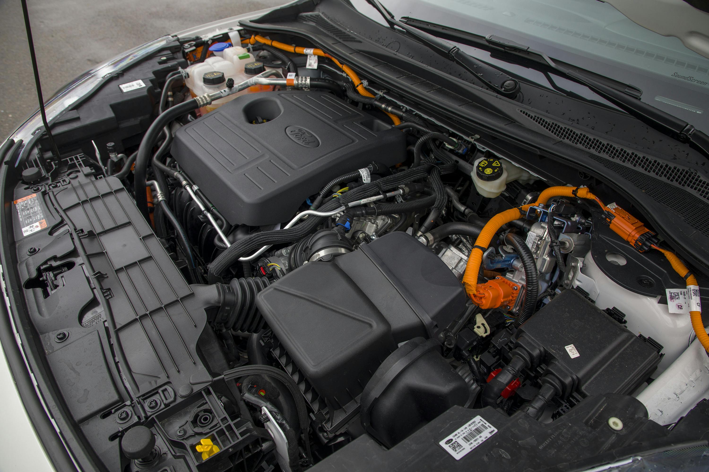 Ford Kuga plugin hybrid test priser