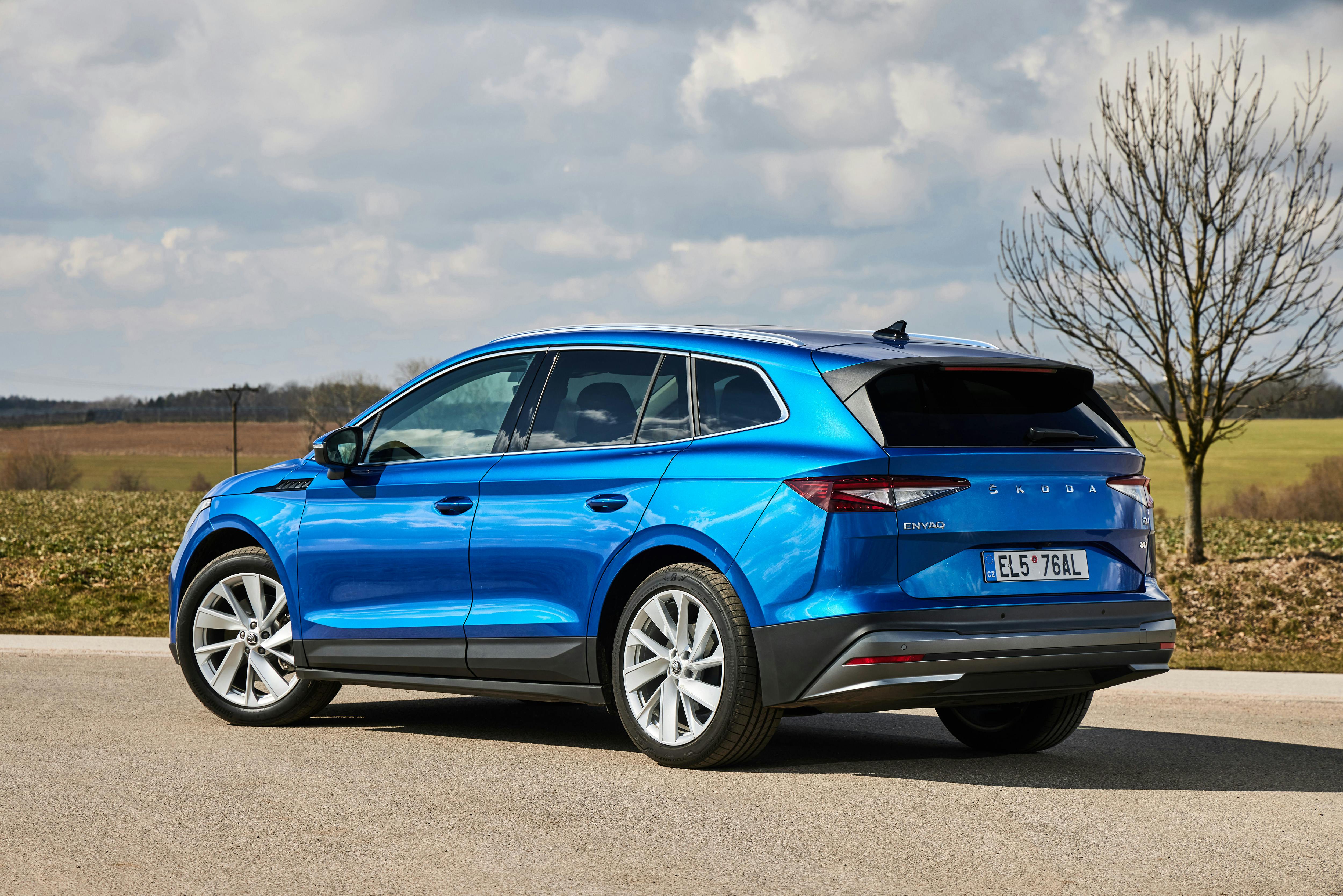 Skoda Enyaq 80x bagfra blå