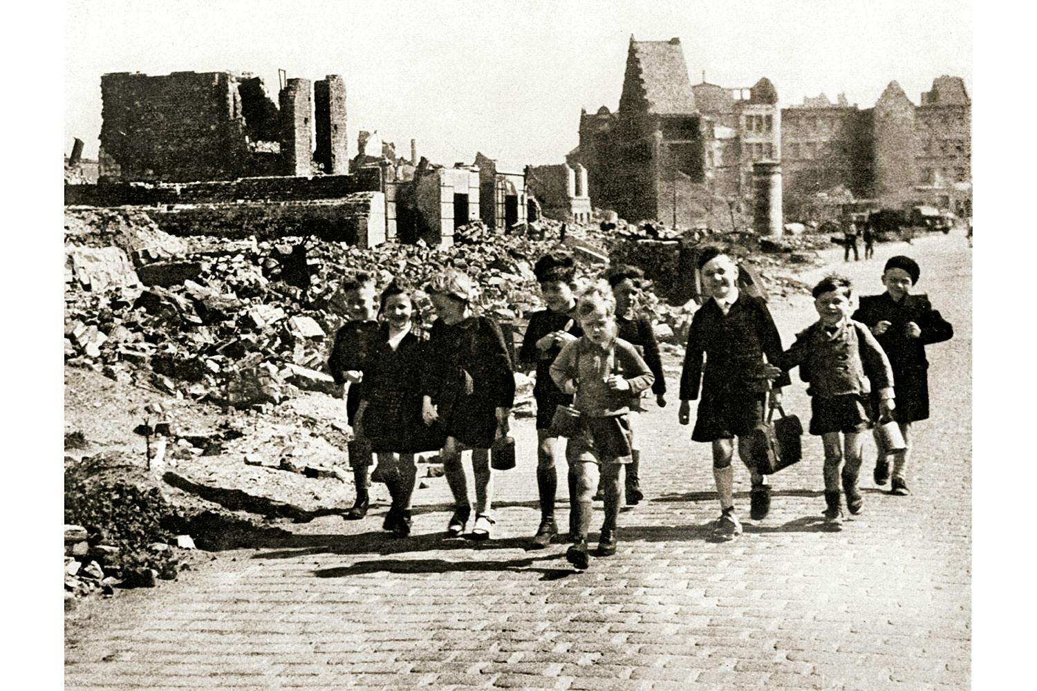 Toukokuu 1945, Saksa, Paluu koulutielle sodan jälkeen Toukokuu 1945, Saksa, Paluu koulutielle sodan jälkeen