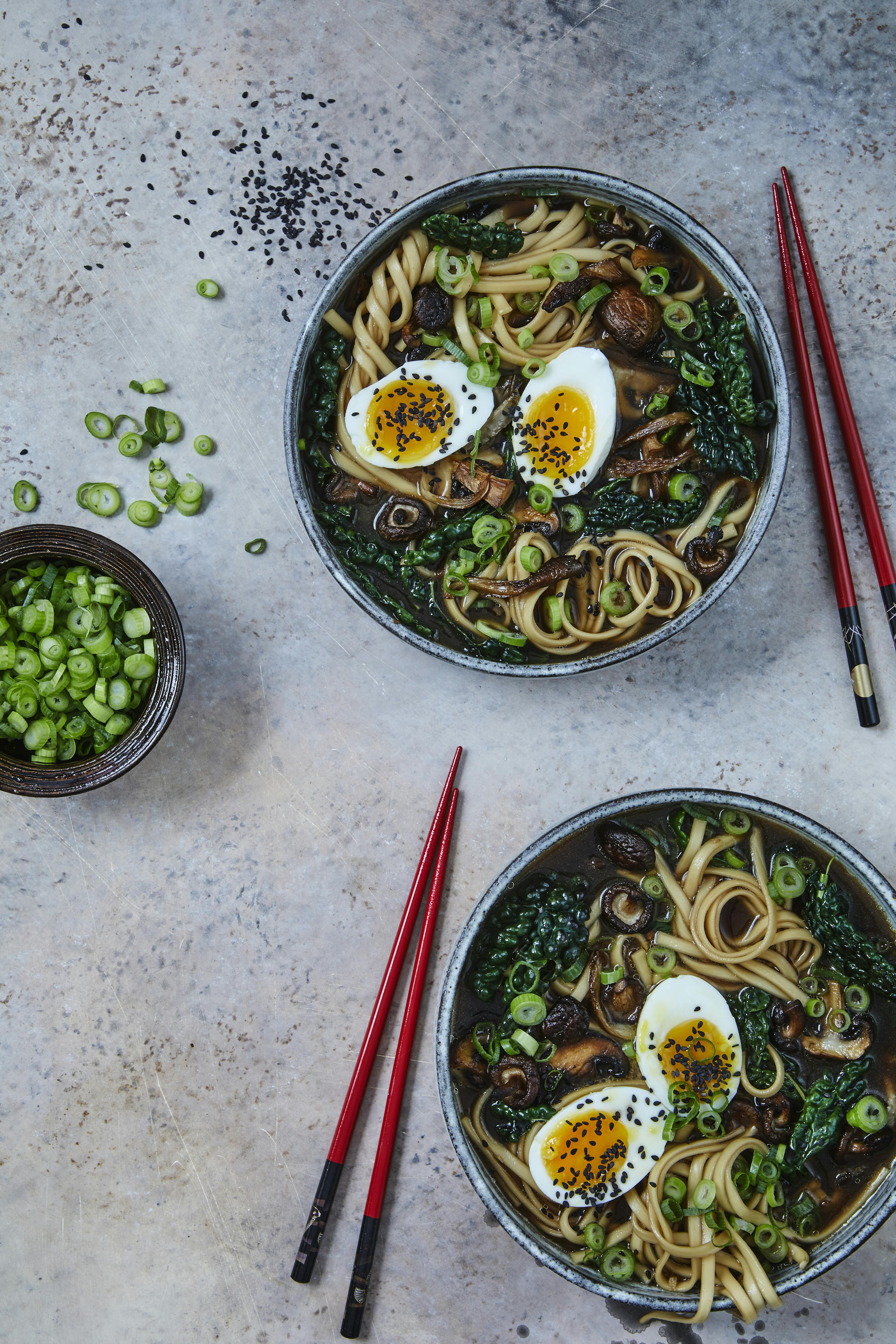 Ramen med svampe og æg. Ramen med svampe og æg