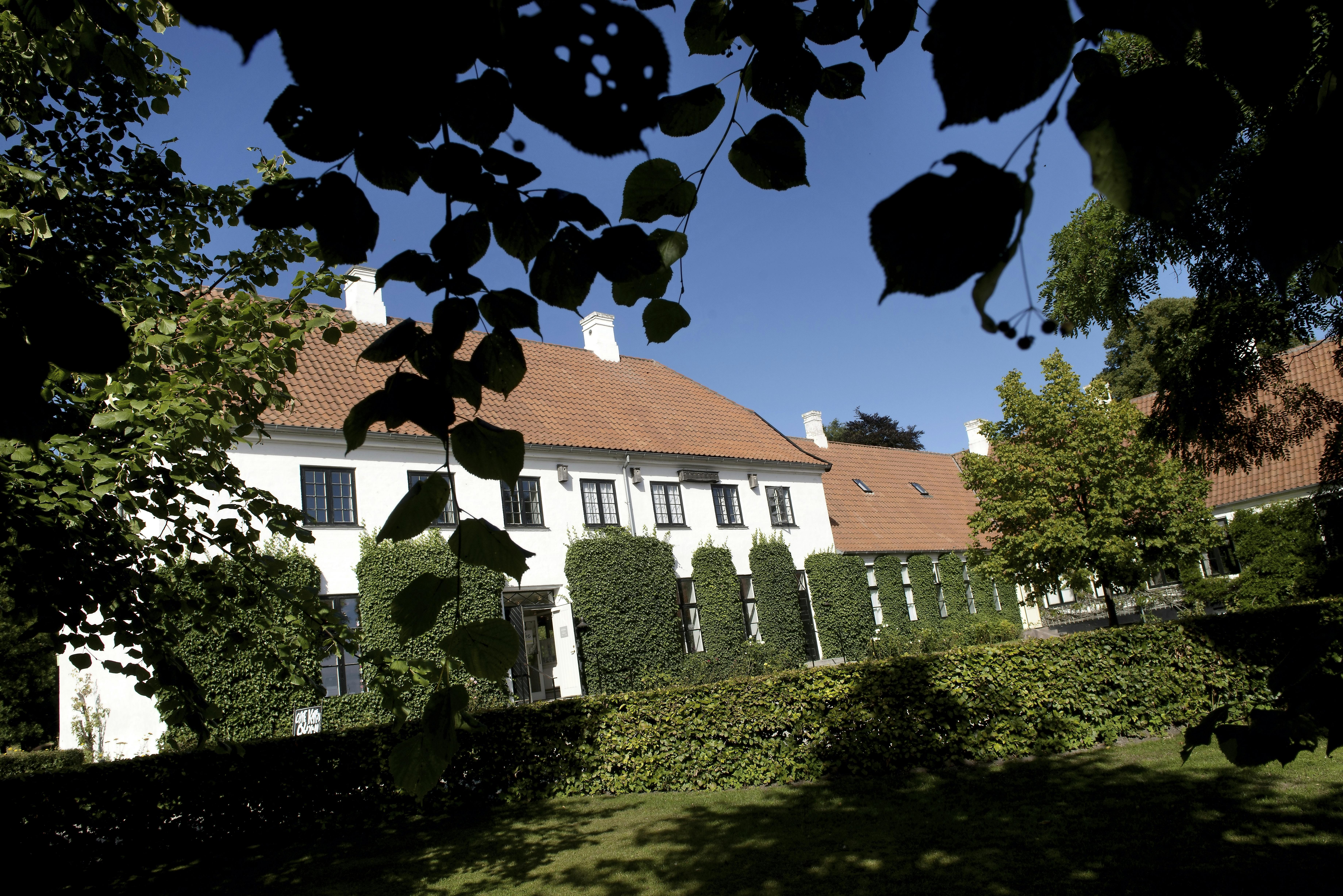 Karen Blixens Rungstedlund i Nordsjælland. Billede til sommeroplevelser i Danmark