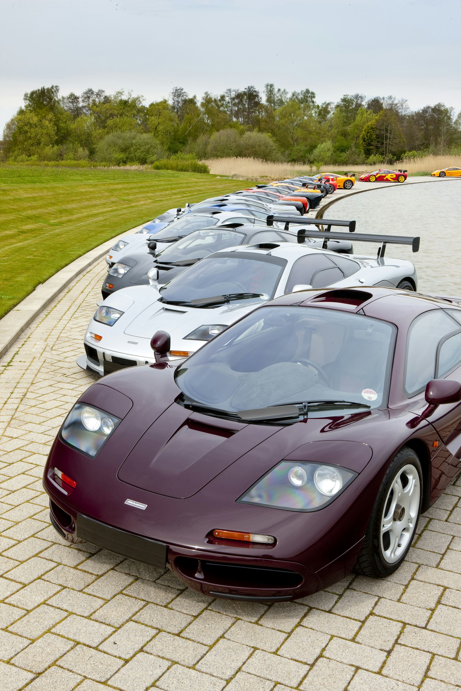 Какие авто самые. Макларен ф1. Макларен f1. Машина MCLAREN f1. Суперкар Макларен ф1.