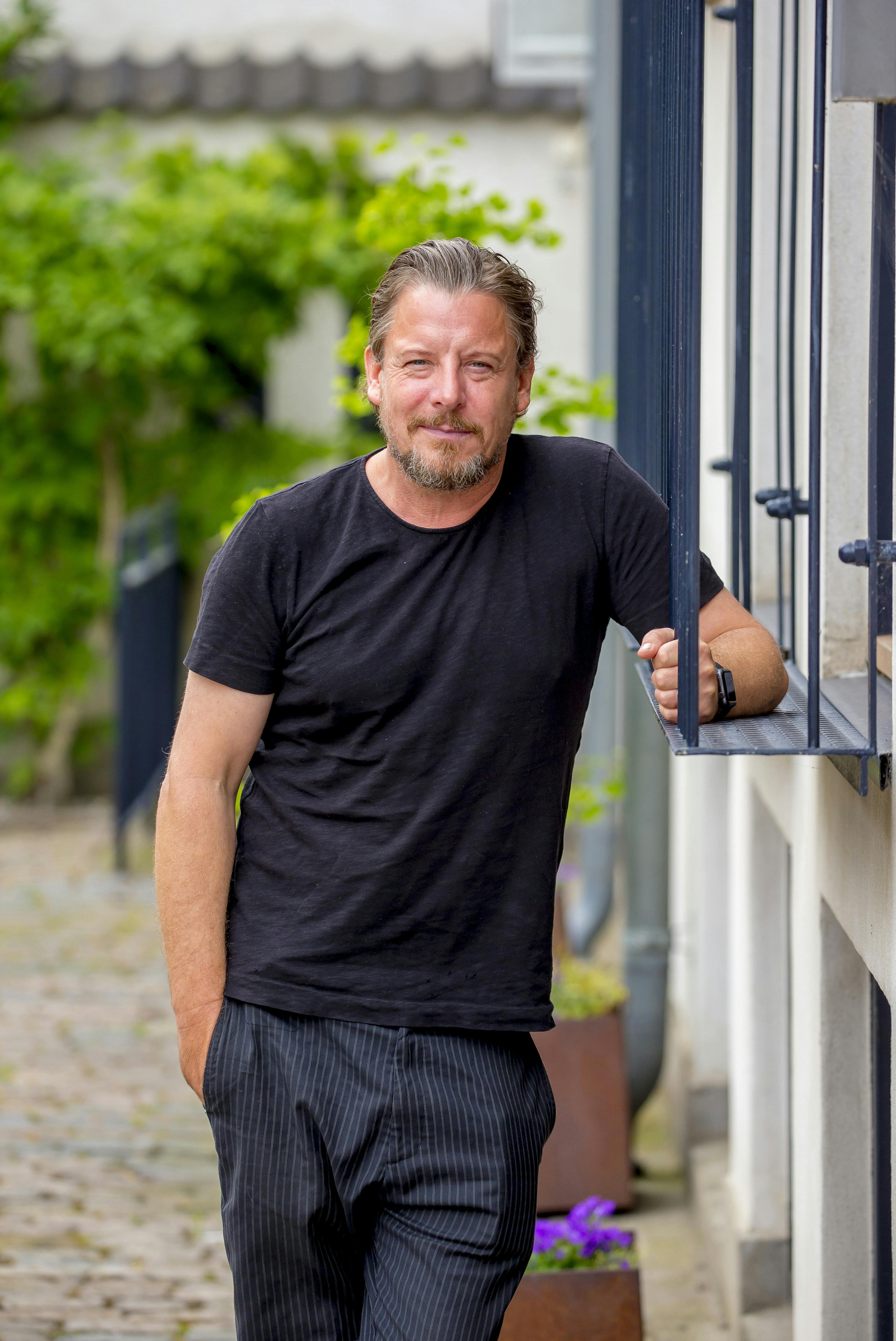 Anders W. Berthelsen: “Det har været en øjenåbner at følge min datters udvikling. Det er sindssygt interessant at følge med i.” Portræt af Anders W. Berthelsen
