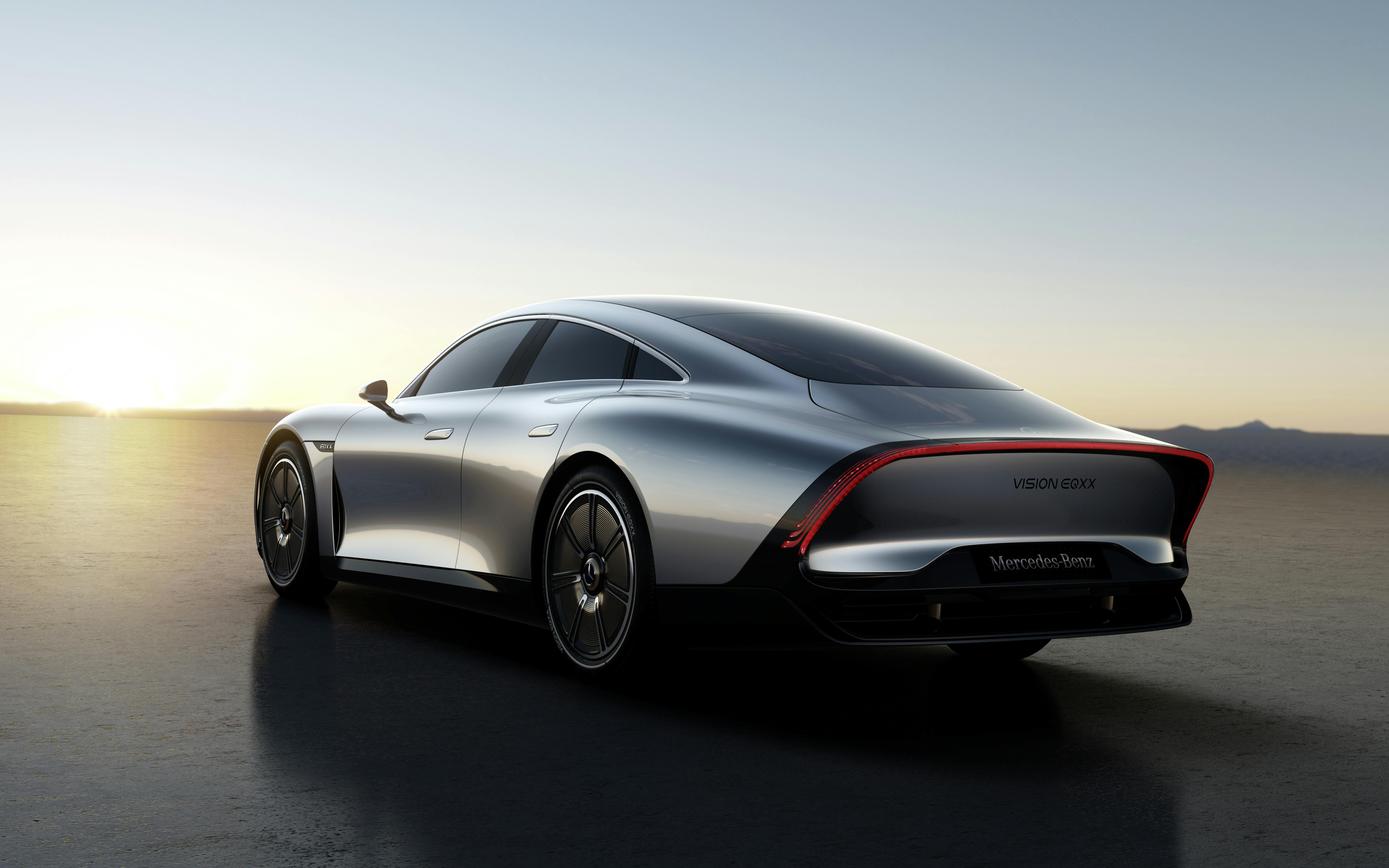 Med en luftmodstand Mercedes-Benz EQXX Vision bagfra mørkt lokale lys reflektion