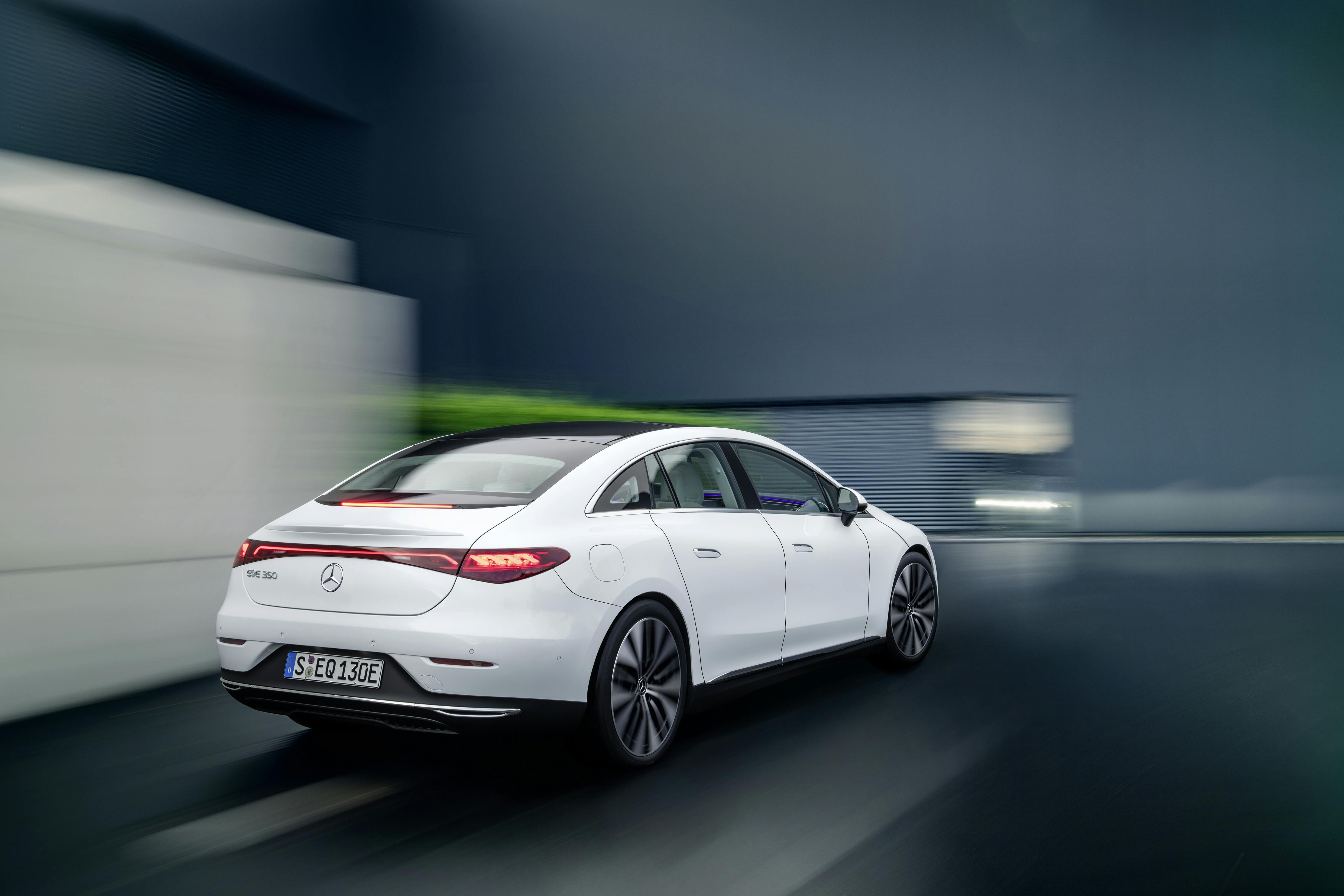 Mercedes EQE elbil elektrisk E-klasse Grå Sedan Bagende Bagfra Hæk