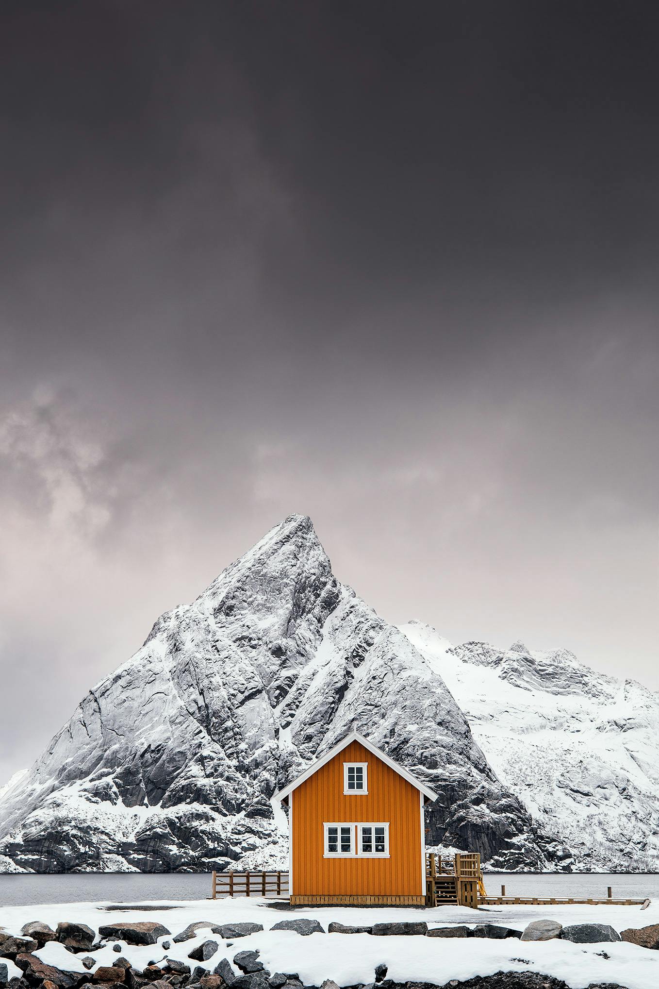 Matkakuvasarjan voittaja Mökki Lofooteilla Sony World Photography Awards.