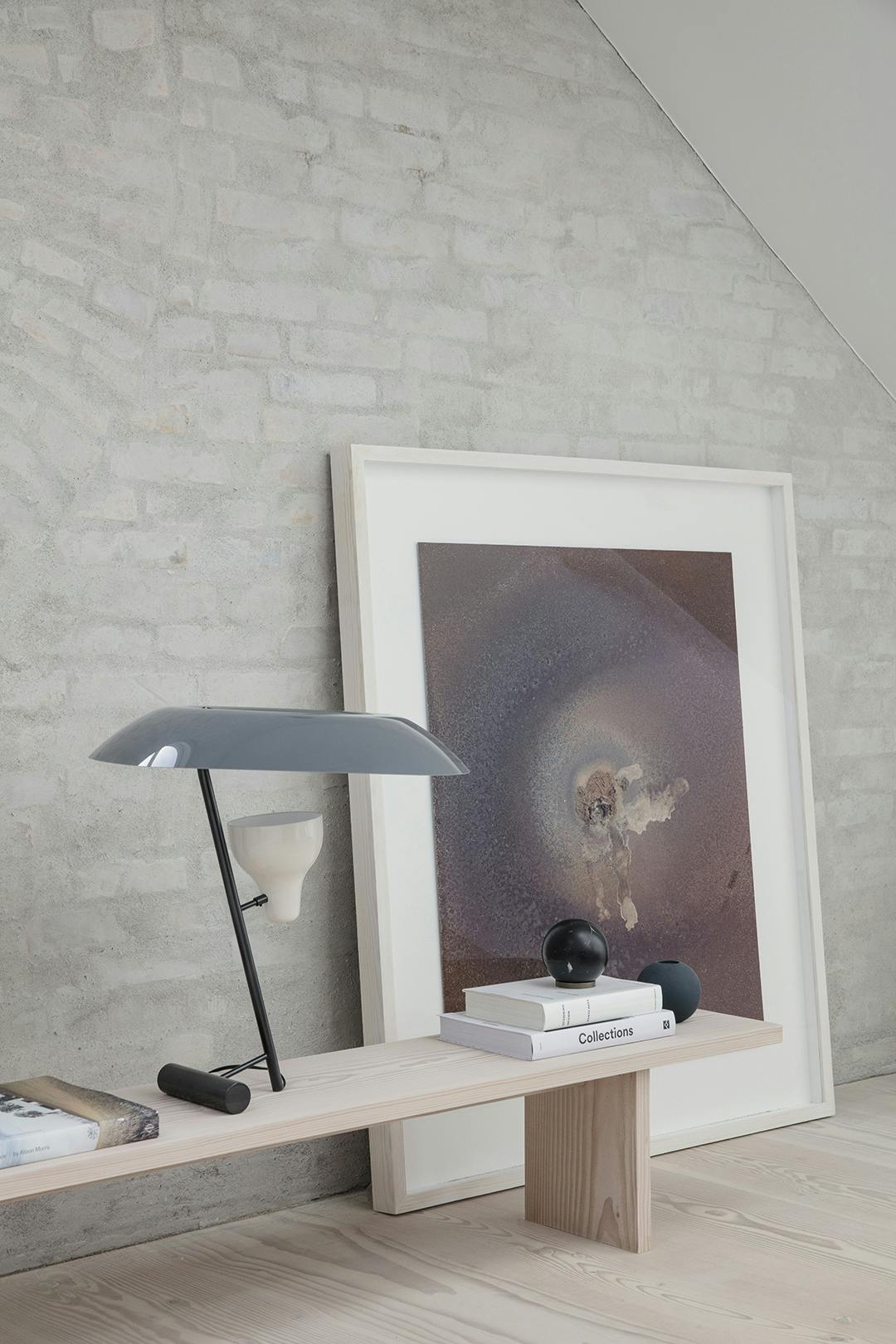 Minimale decoraties verraden Sørens onterwerpersoog. minimale decoratie kunst op de grond