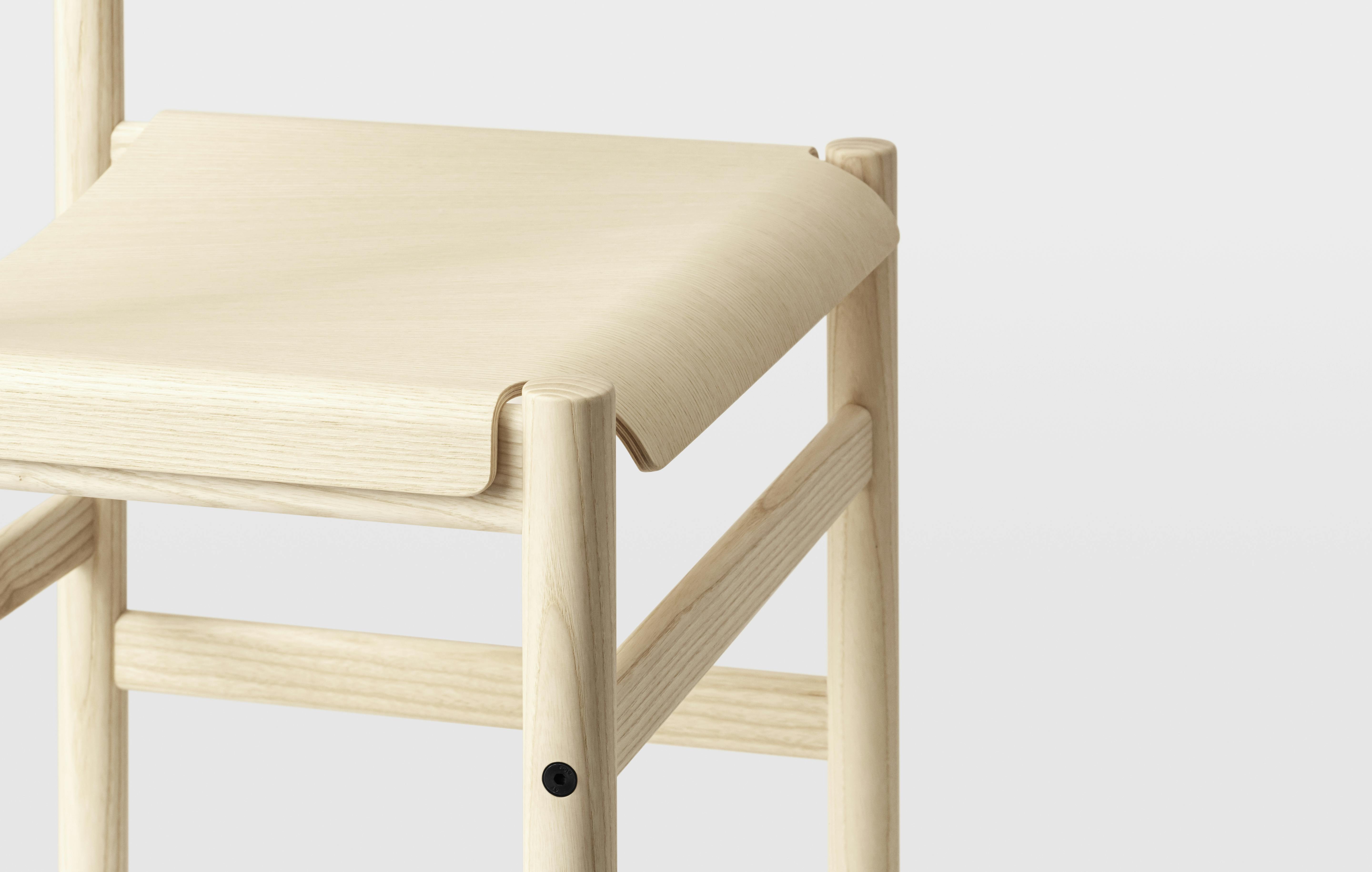 TAKT stoelen hebben hun eigen details voor tijdloos design. TAKT licht houten stoel
