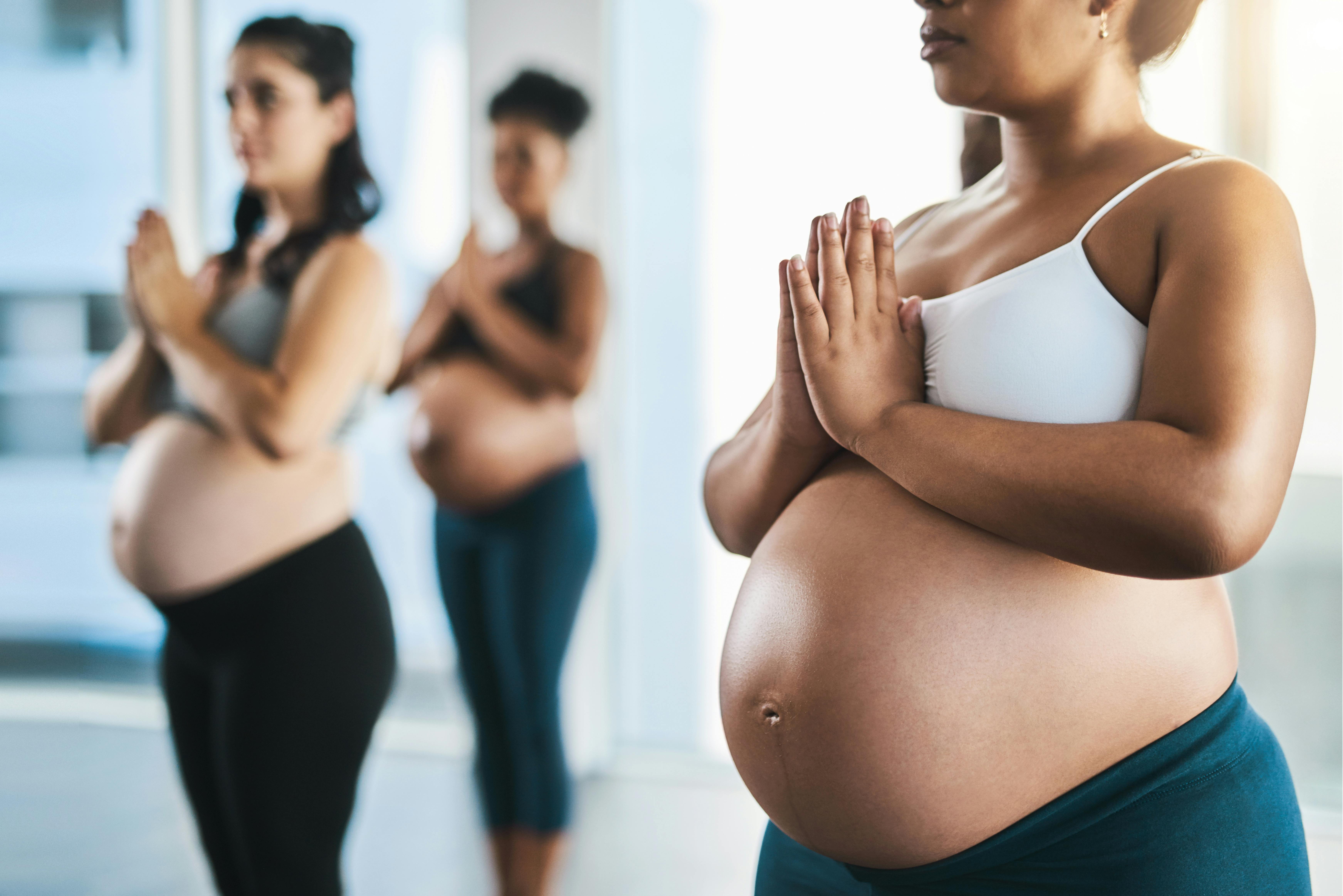 Du vil blive kaldt ind til kontrol i graviditetsuge 41, hvis du ikke har født endnu. Kvinder, der er gravide i uge 41, laver yoga