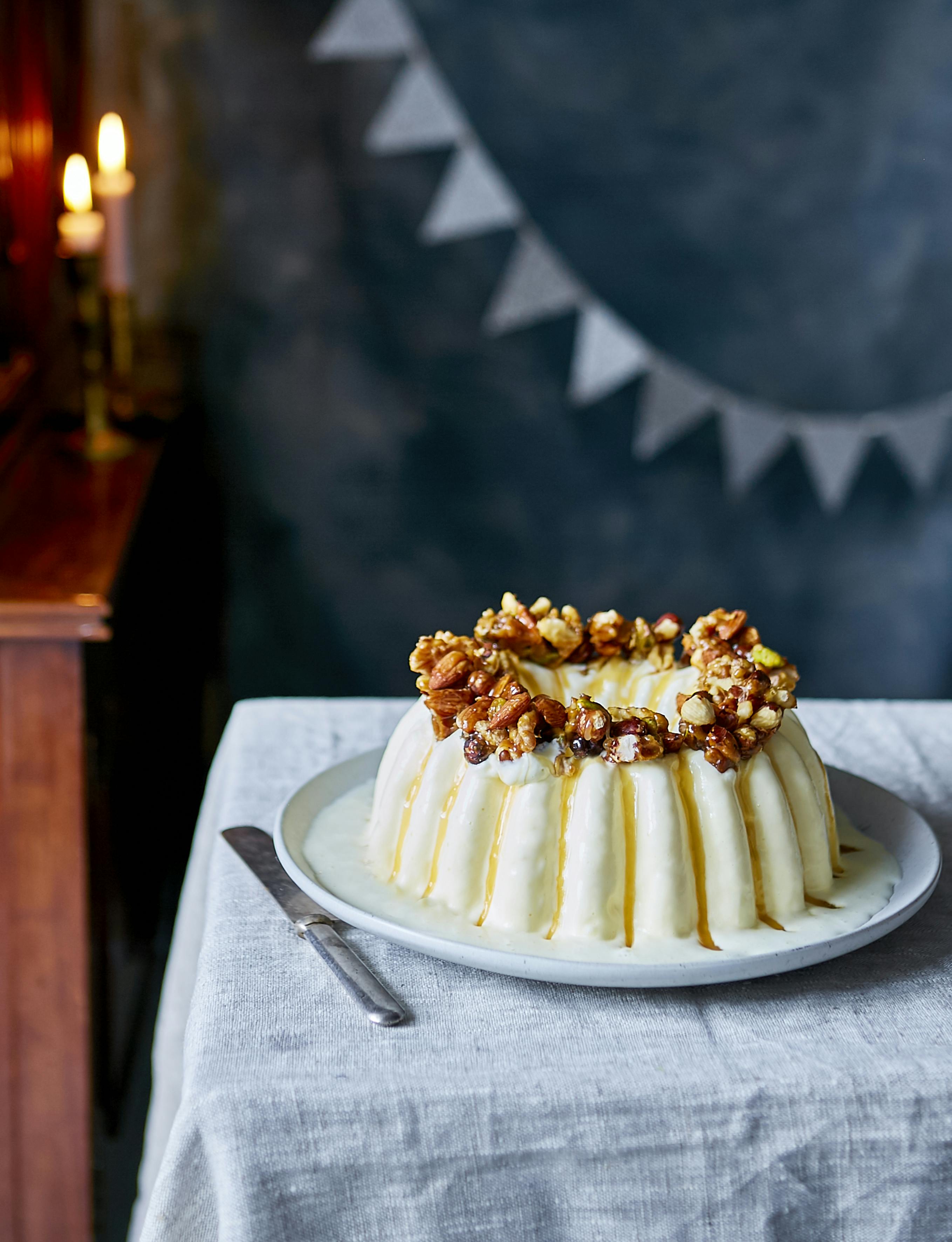 Den er jo bordpynten i sig selv, den dessert. Is og saltkaramel