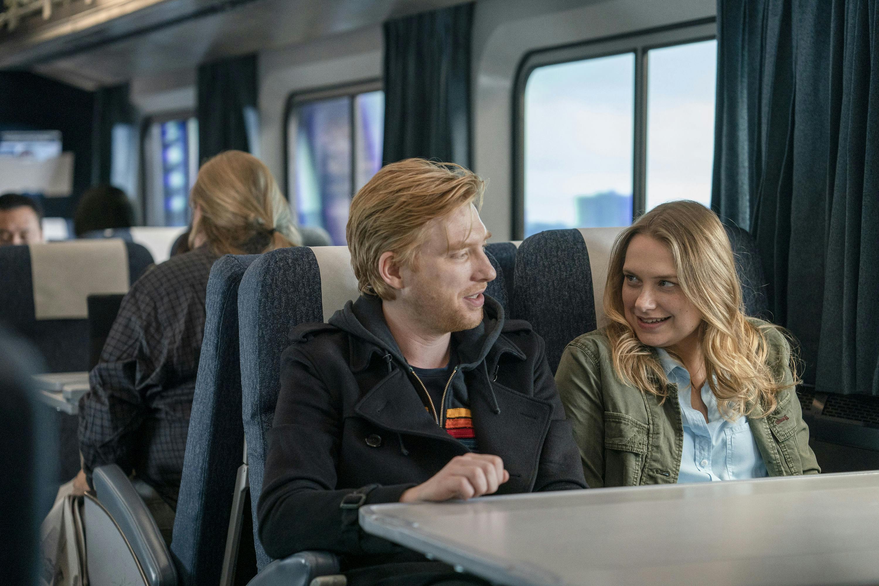 HBOs serien Run kredser om det evige ‘Hvad nu hvis?’ Mand og kvinde i tog