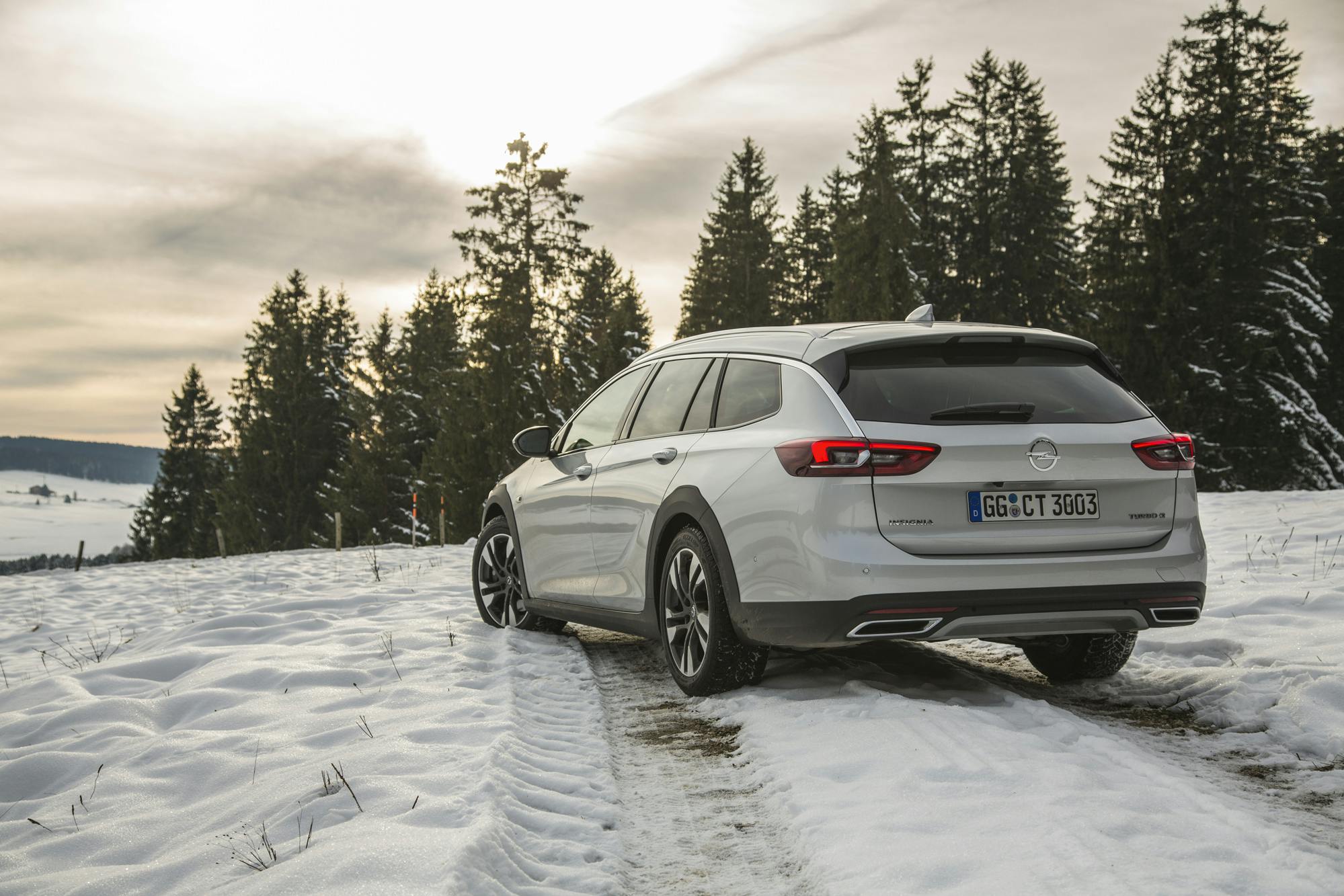 Opel Insignia Country Tourer bagfra