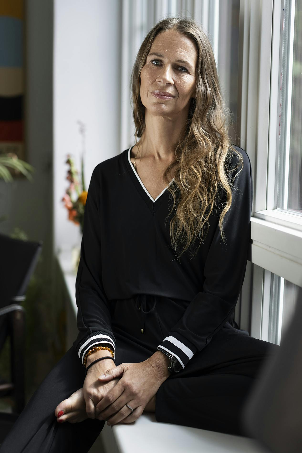 Dorte Olivarius Koustrup har skrevet bogen 'Sig mig, er det din onkel der er død?', som er en kombineret selvbiografi og selvhjælpsbog, Dorte Olivarius Koustrup har skrevet bogen 'Sig mig, er det din onkel der er død?', som er en kombineret selvbiografi og selvhjælpsbog,