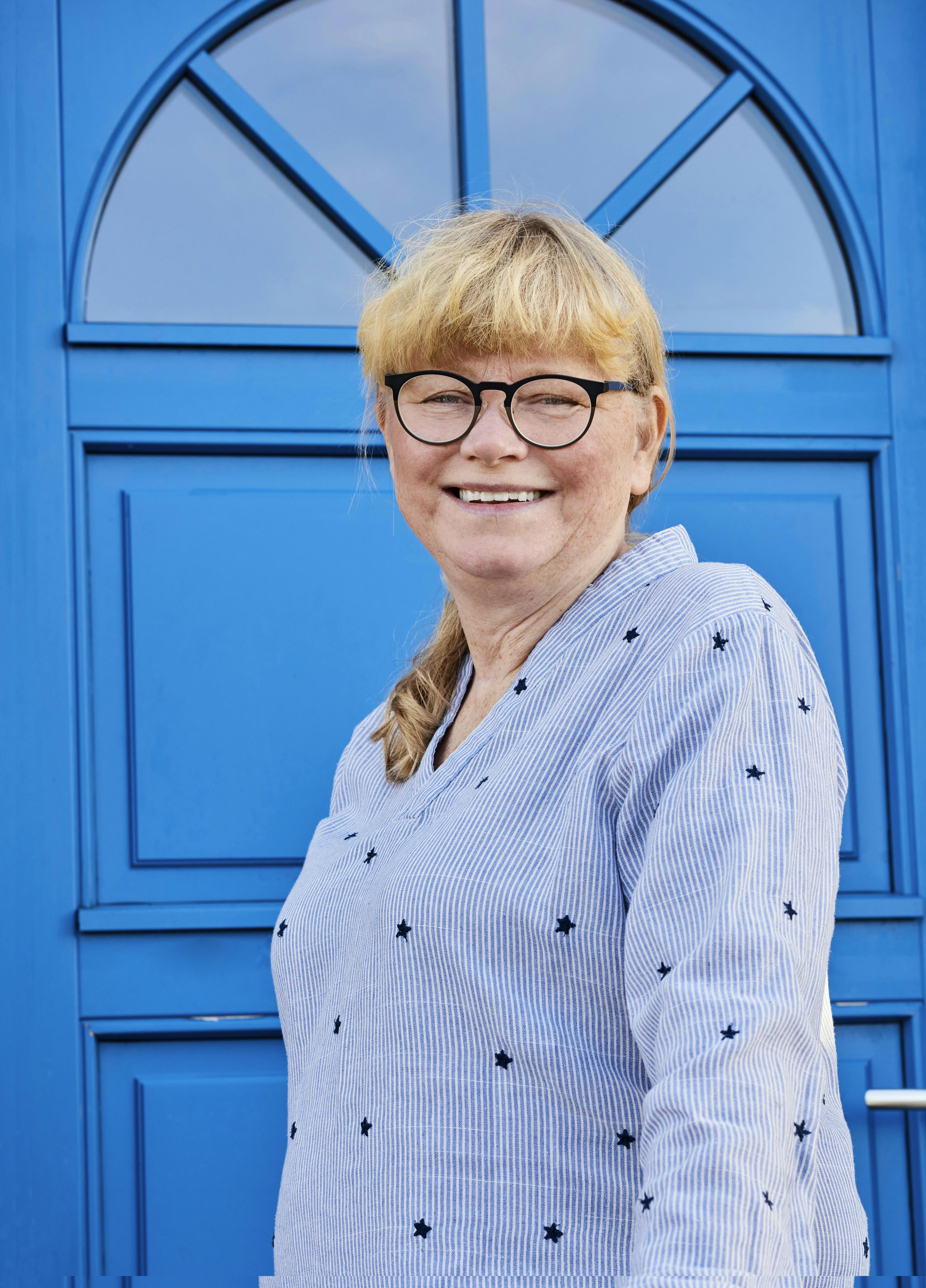 Gitte Hansen bobler så smittende af hverdagslykke! Portræt af Gitte Hansen