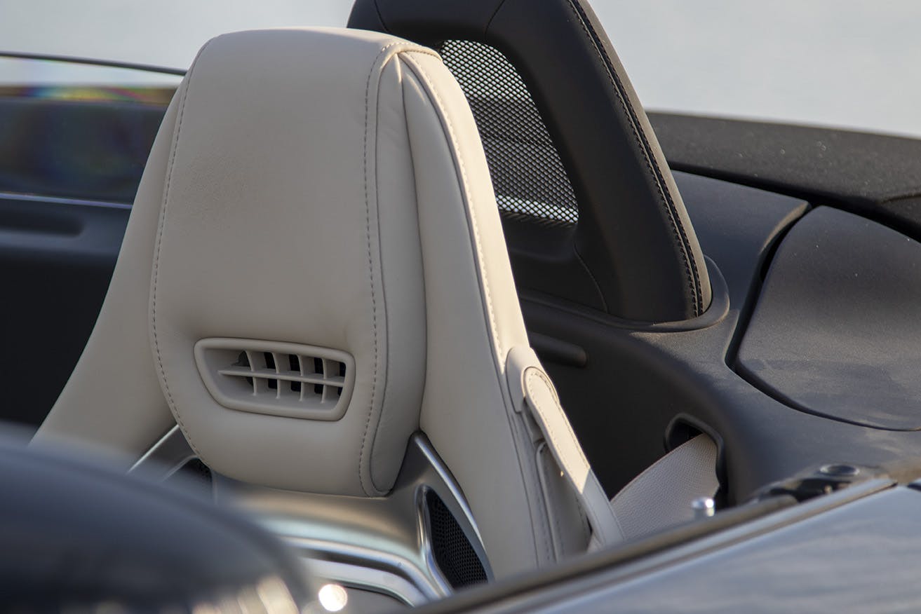 Mercedes-AMG GT C Roadster airscarf