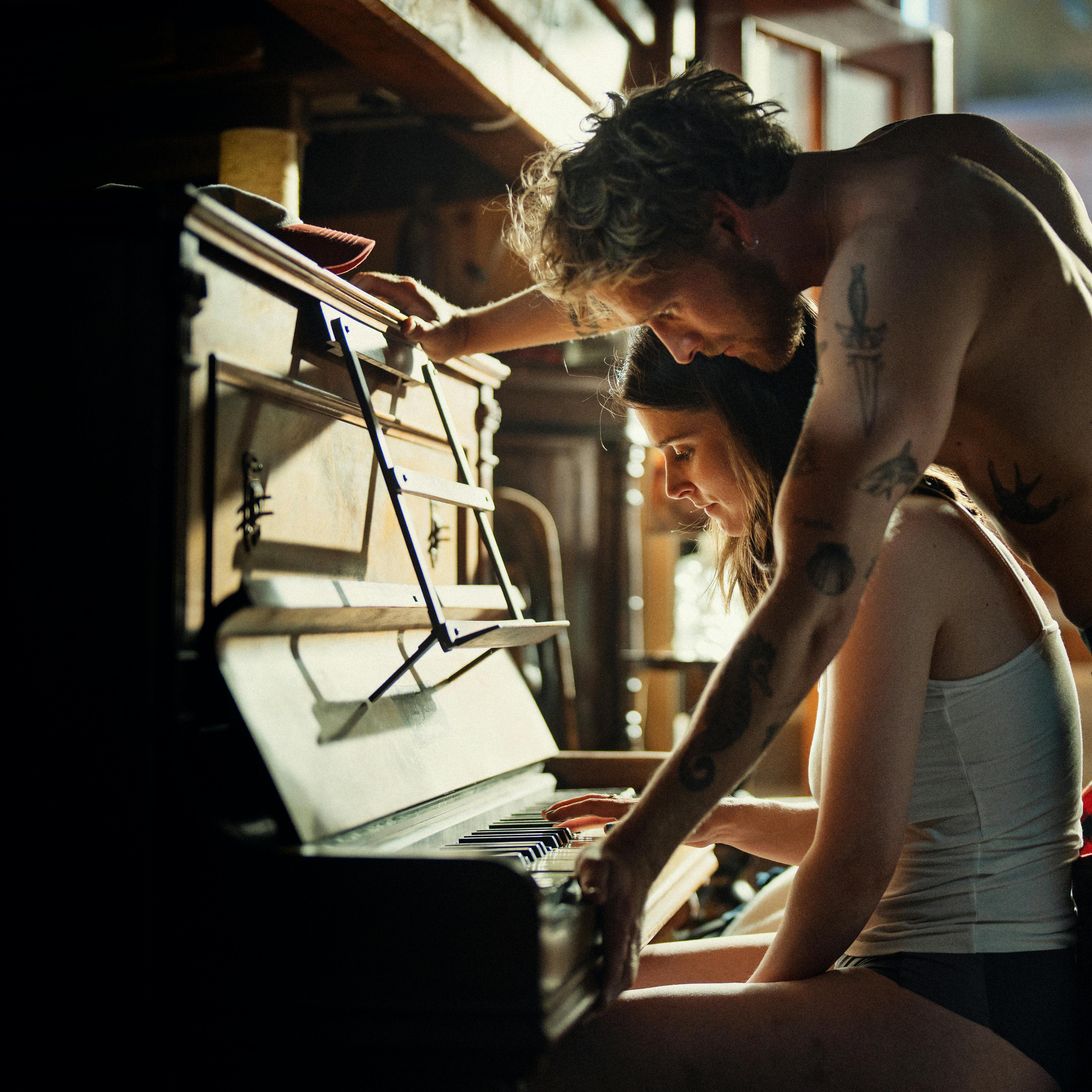 Vi får lidt A Star is Born vibes. Christopher i A Beautiful Life