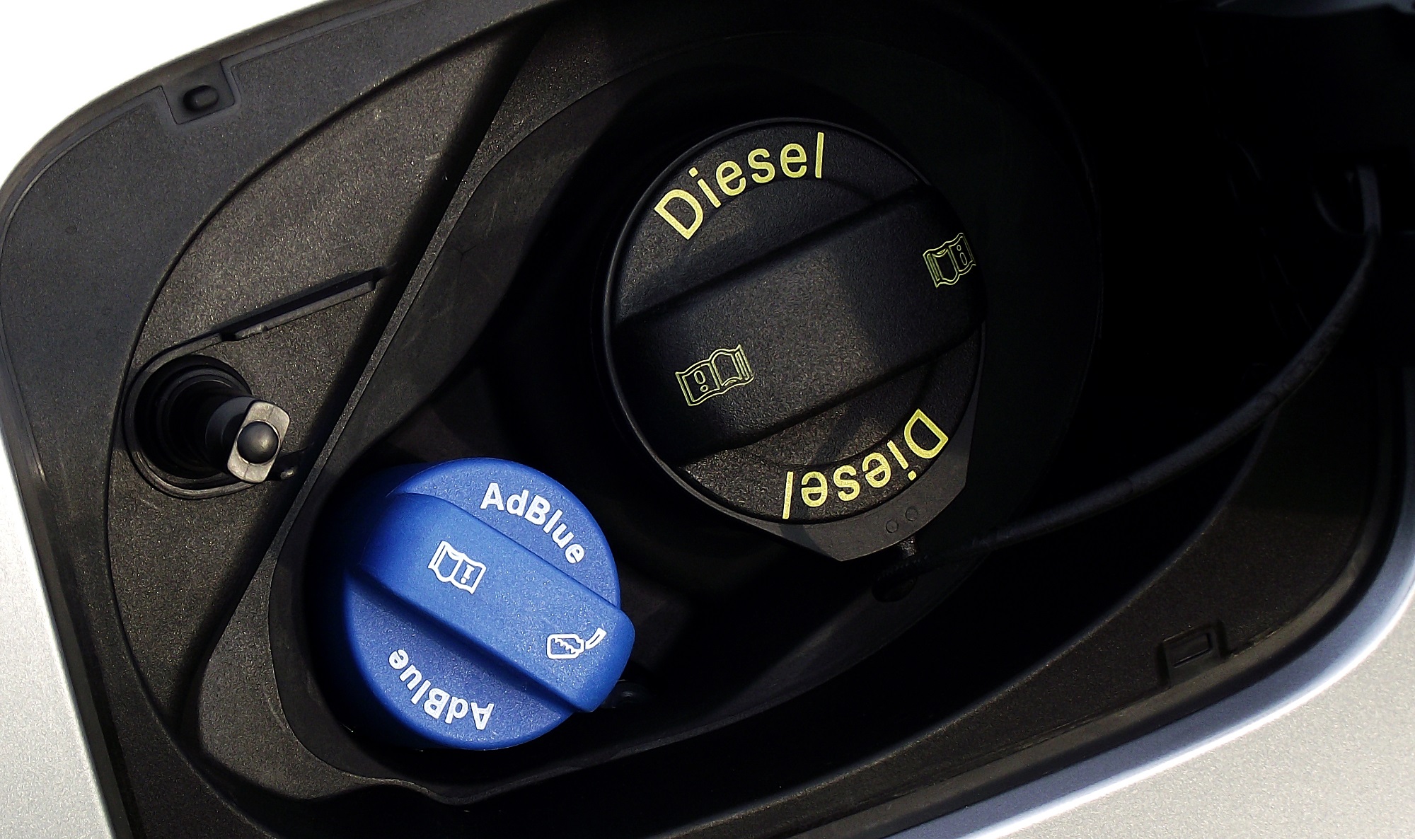 Skal jeg vælge benzin eller diesel? Bilmagasinet.dk