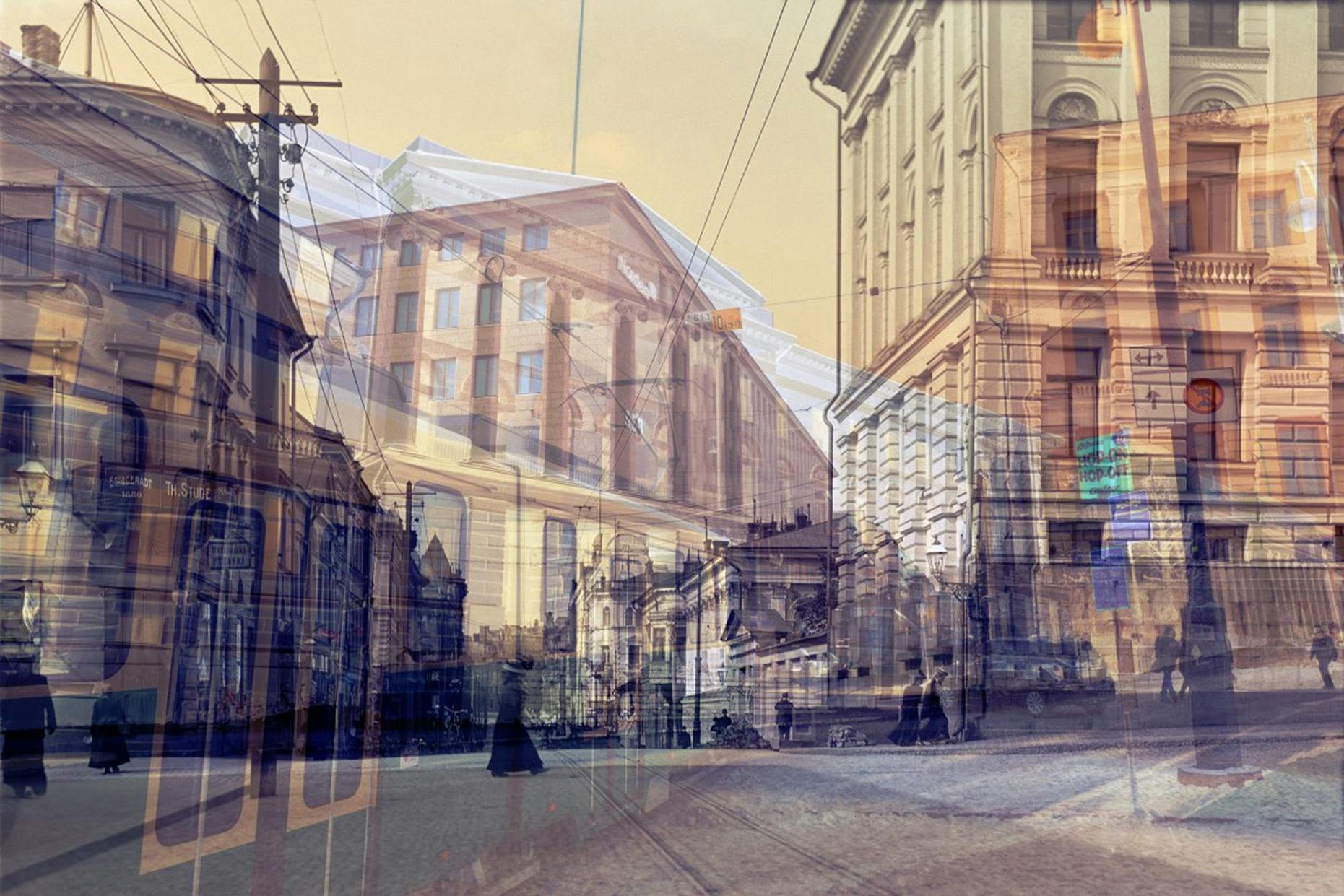 Karoliina Veijon valokuvakollaasi ’Aleksanterinkatu’ sarjasta ’Sadan vuoden aikahyppy’. Karoliina Veijon valokuvakollaasi ’Aleksanterinkatu’ sarjasta ’Sadan vuoden aikahyppy’.