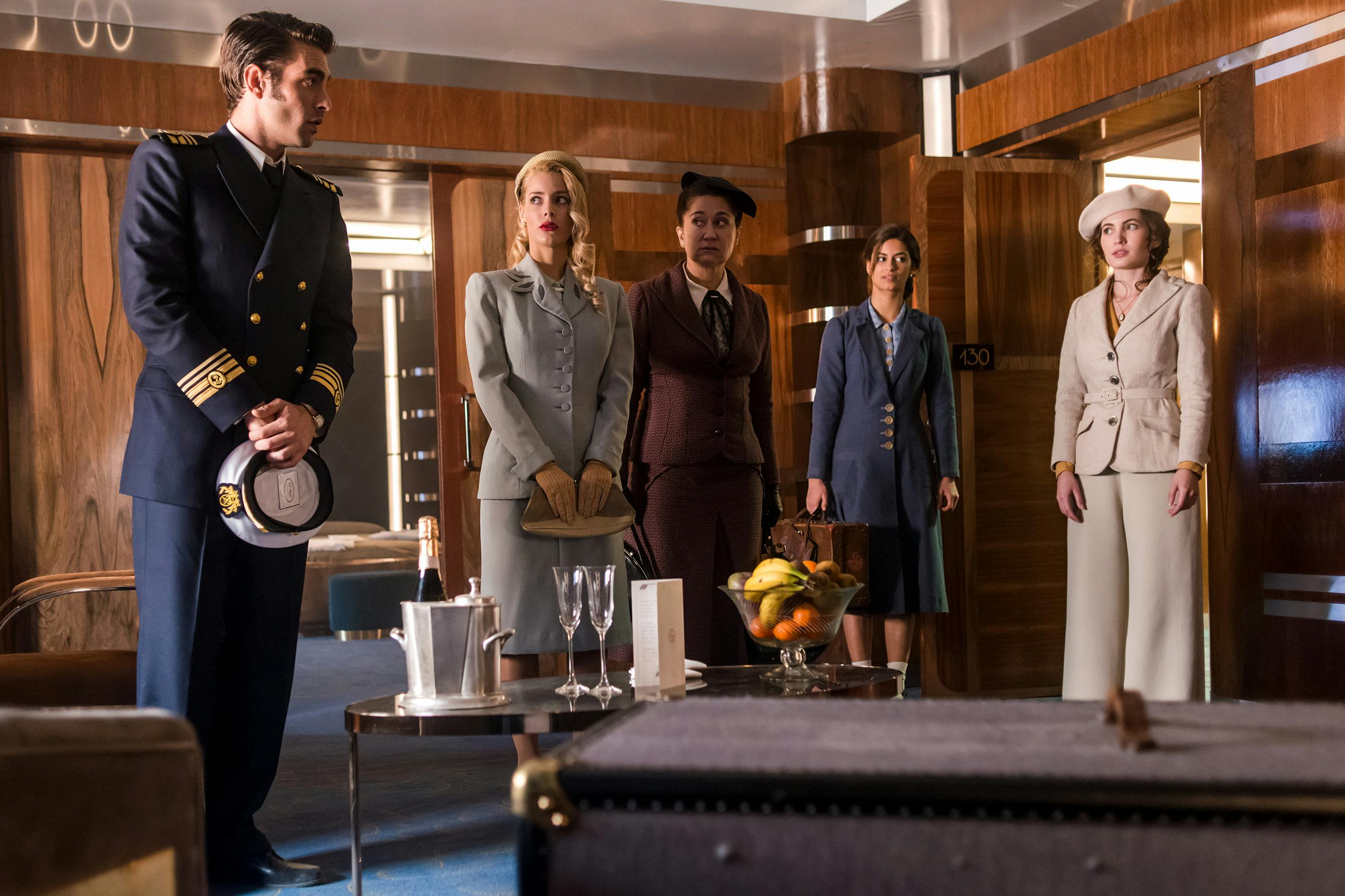 High Seas omhandler en rejse på tværs af Atlanten, hvor der sker et par mystiske dødsfald undervejs. High Seas på Netflix