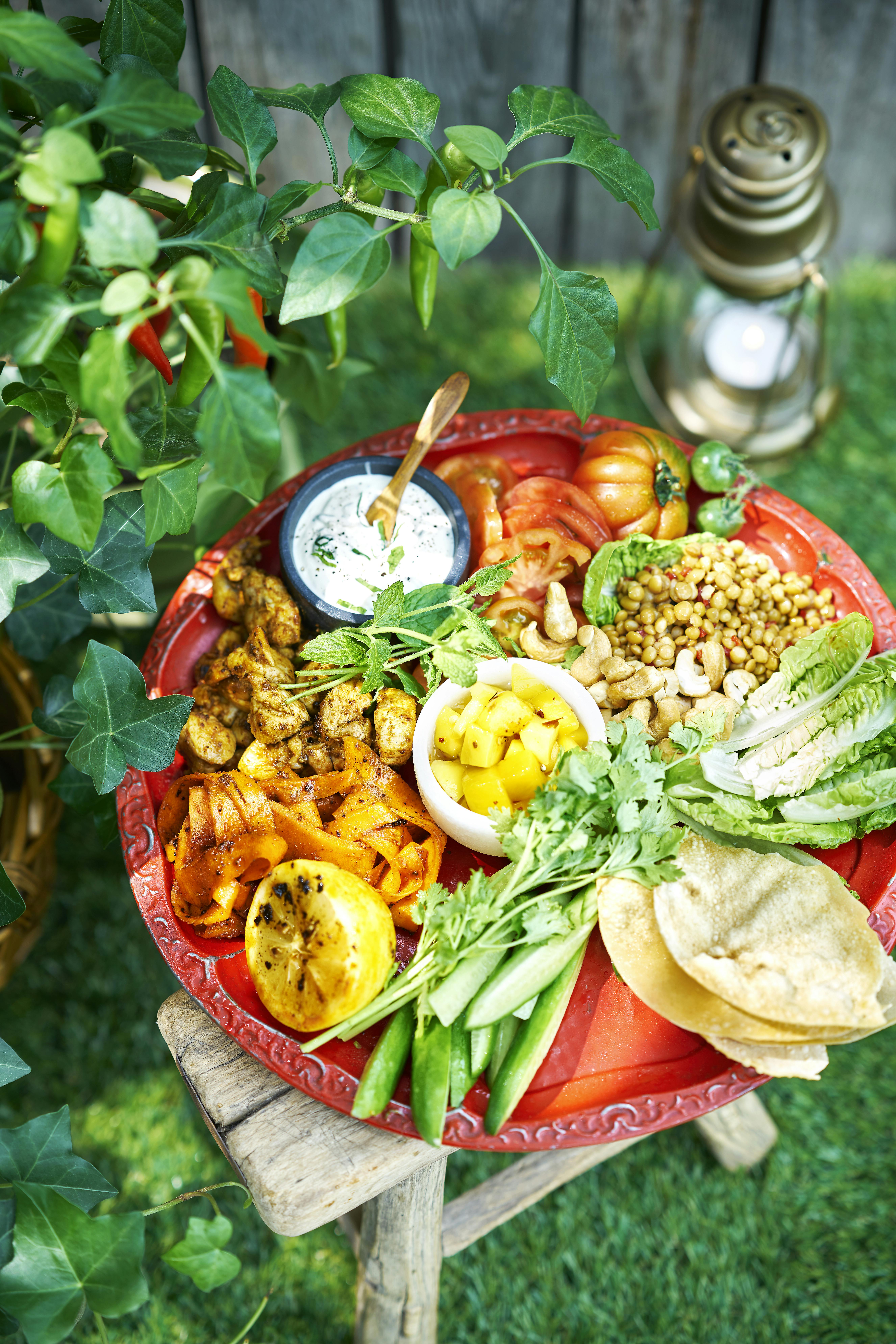 Indisk kyllingsalat med syltet mango