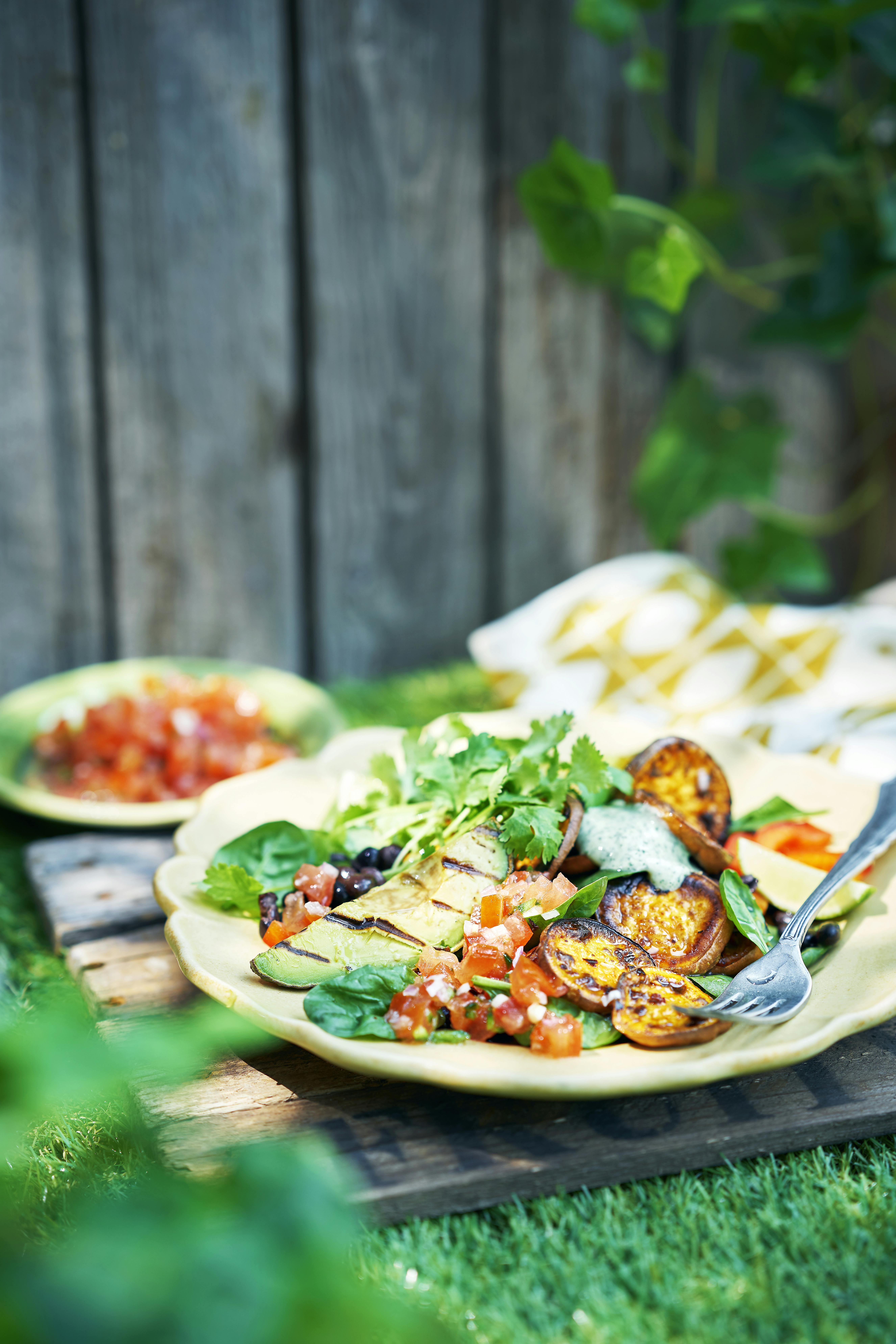 Avokado, søtpotet, salsa og koriandermajones