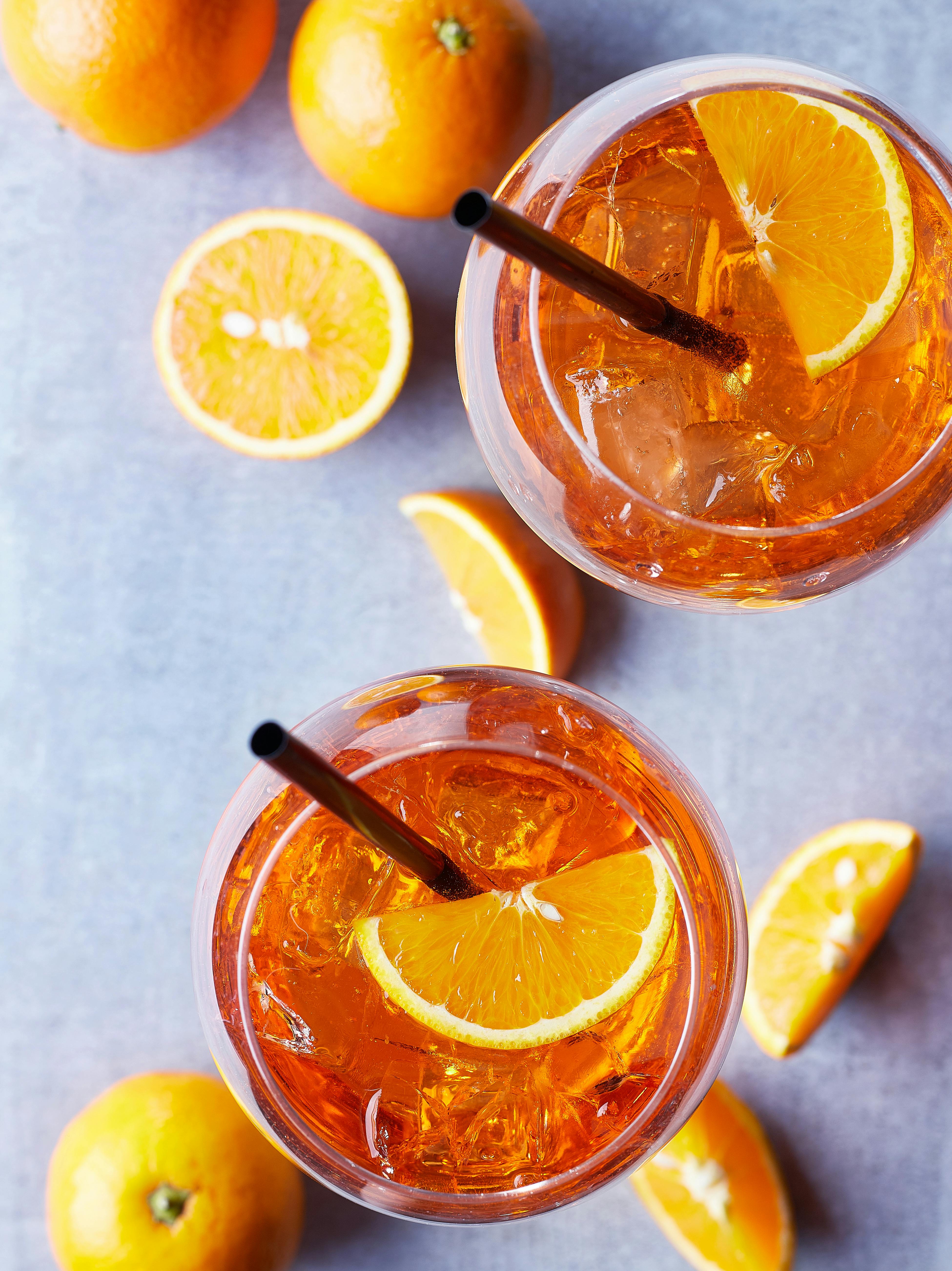 En Aperol Spritz er simpel at lave – og smager fantastisk! Aperol Spritz
