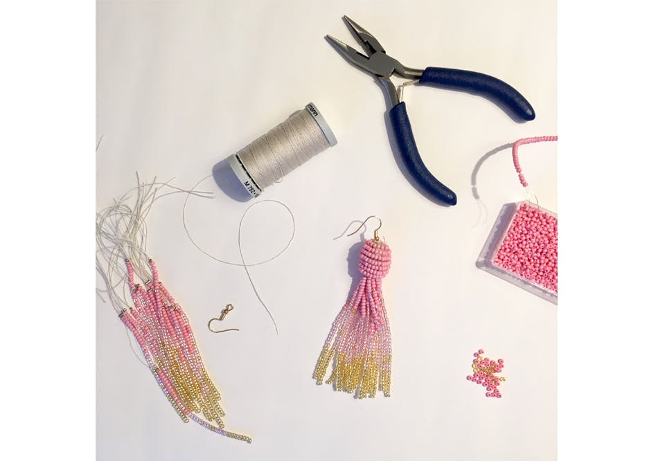 DIY til kvastøreringe: Sådan laver du de populære it-øreringe