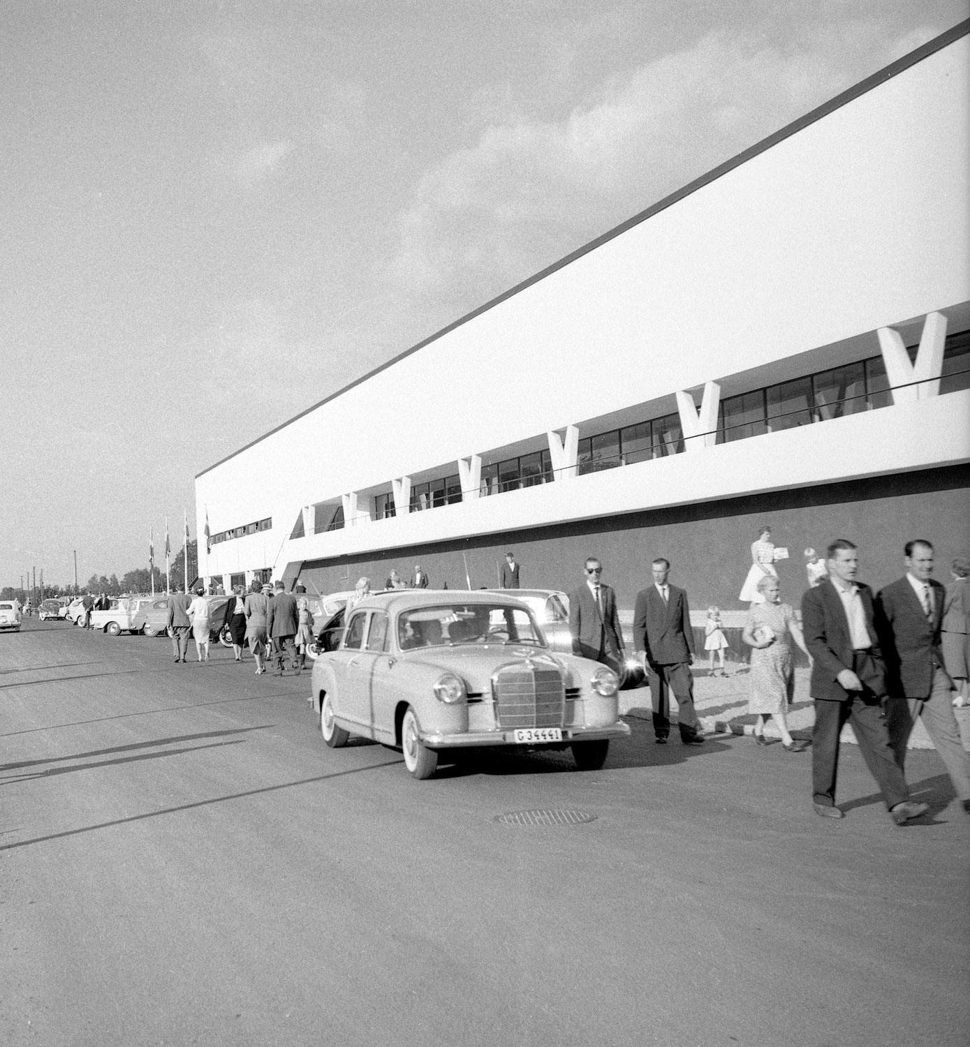 arkivbilde fra ikeas første varehus i Småland
