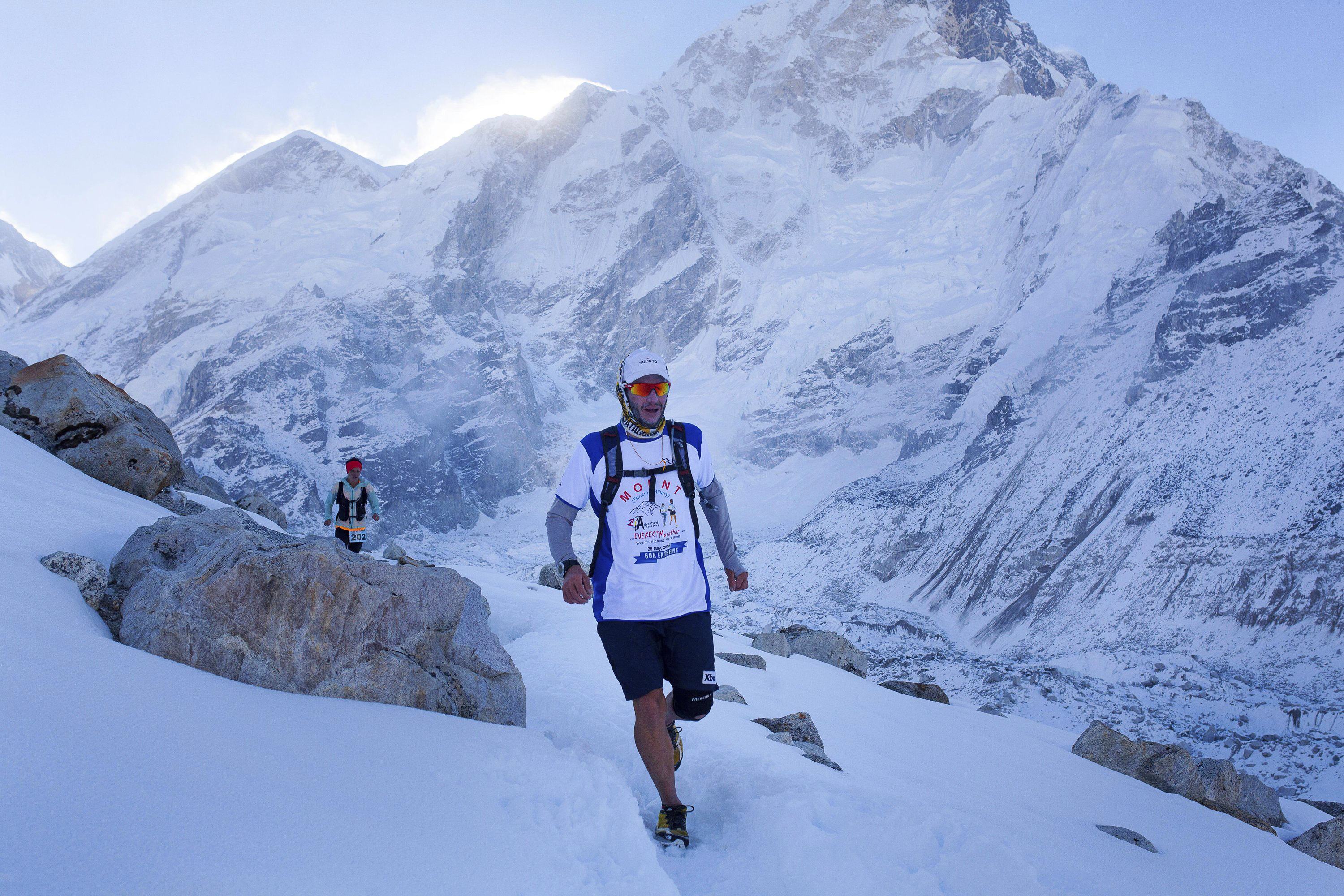 Så högt är världens högsta maraton | Aktiv Träning Tjock om Mount Everest | Tjock