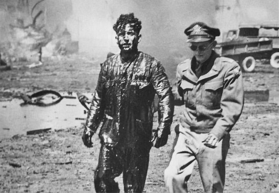 Bombanfall mot Baris hamn, andra världskriget i Italien, 1943.