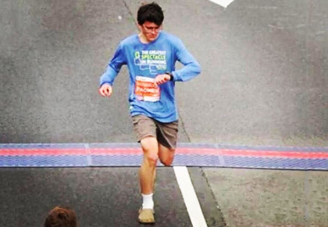 Forvirrede Den fremmede fugl Teenager løber halvmarathon på 1 time og 11 min. i Crocs | Aktiv Træning