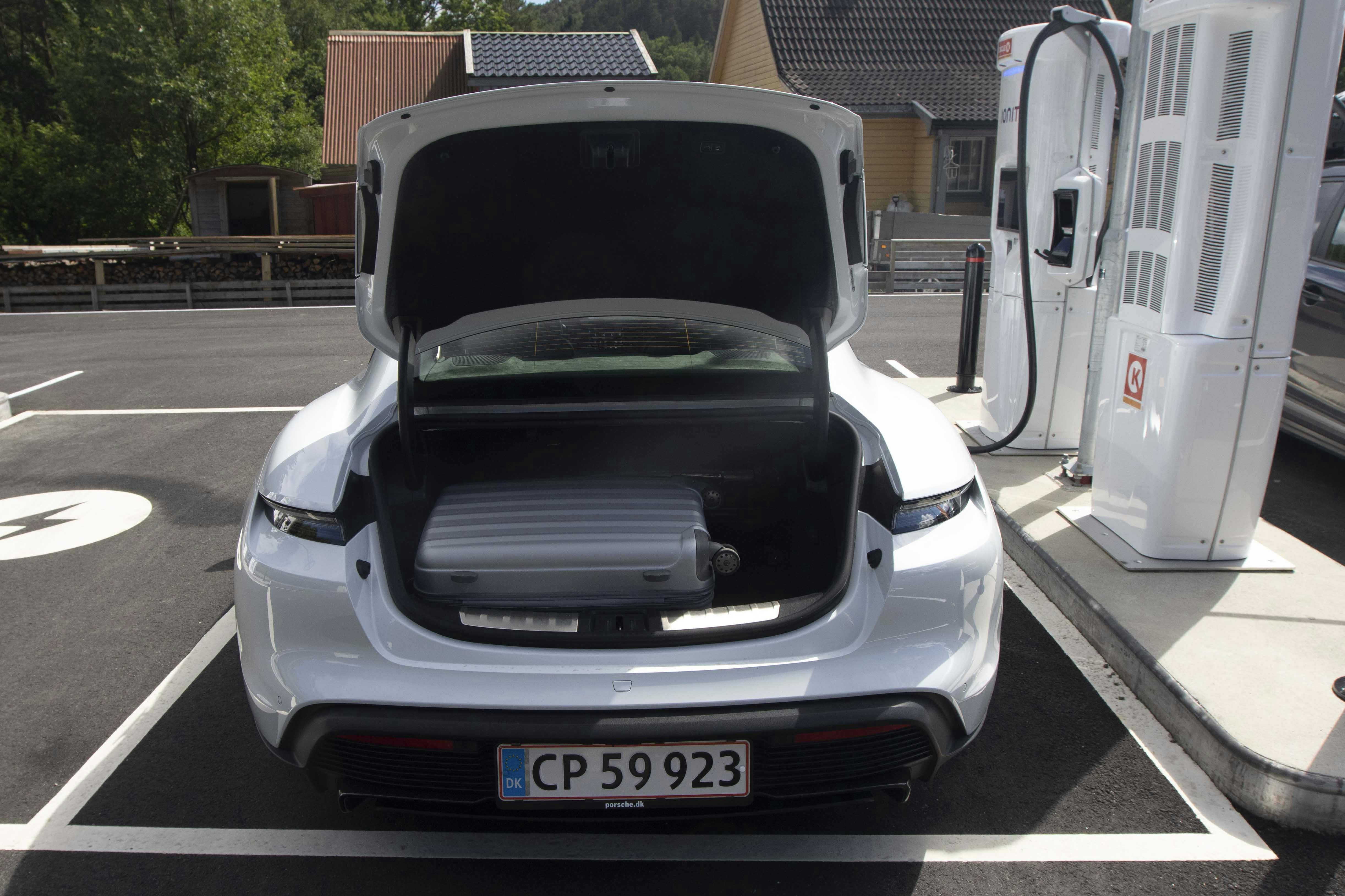Porsche taycan turbo s