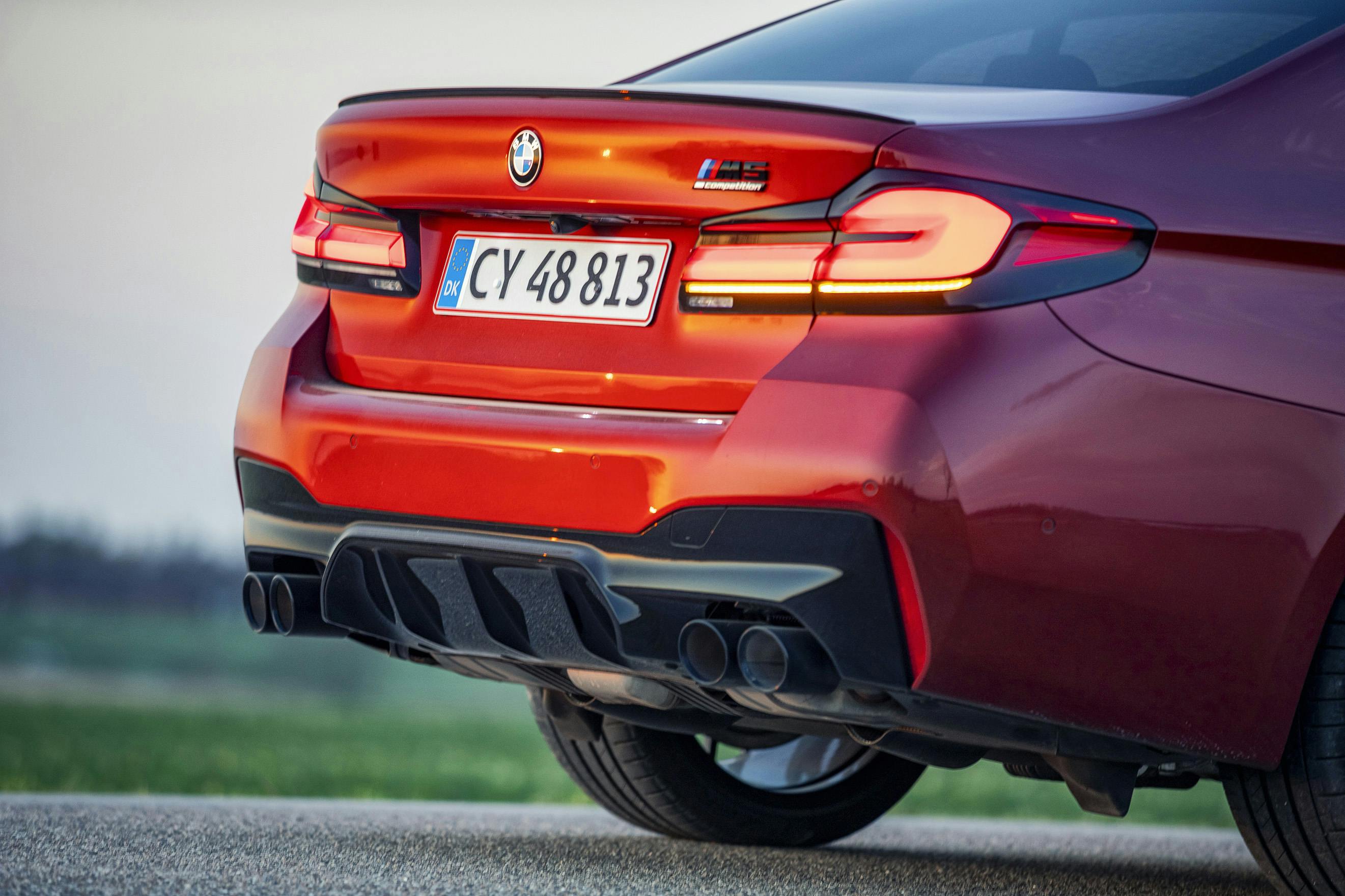 BMW M5 CS rød bagende baglygter