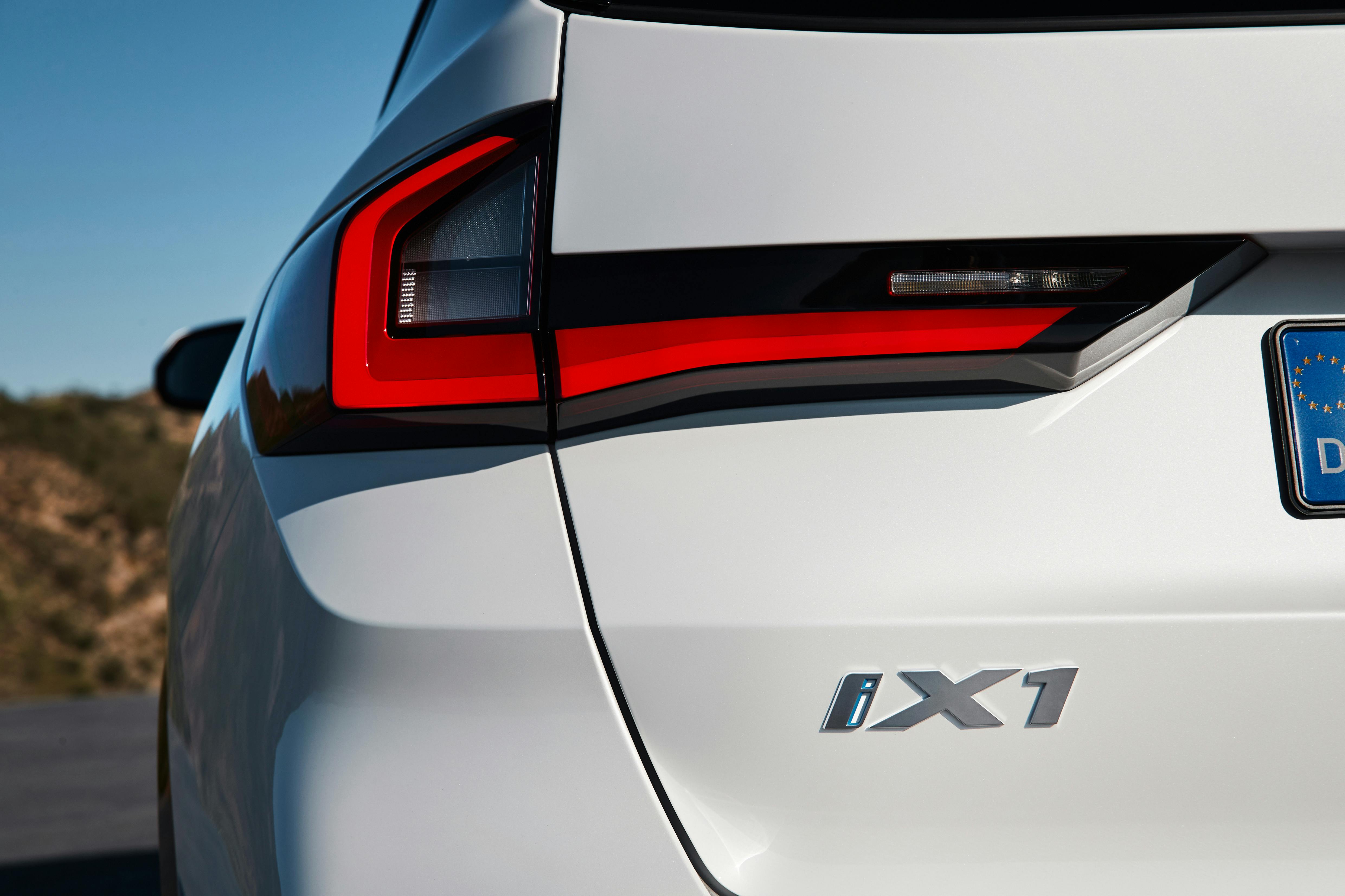 BMW iX1 elbil test priser