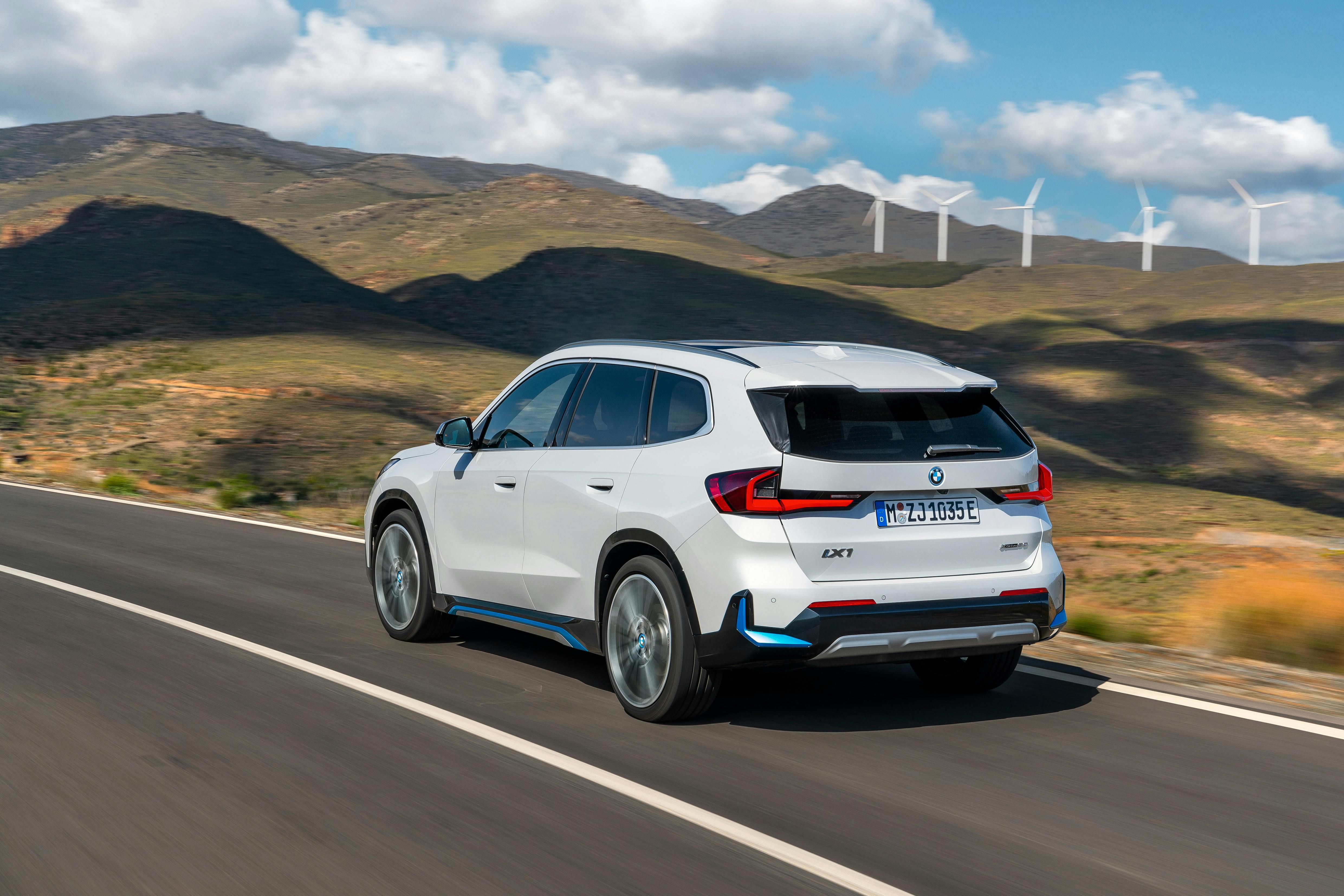 BMW iX1 elbil test priser