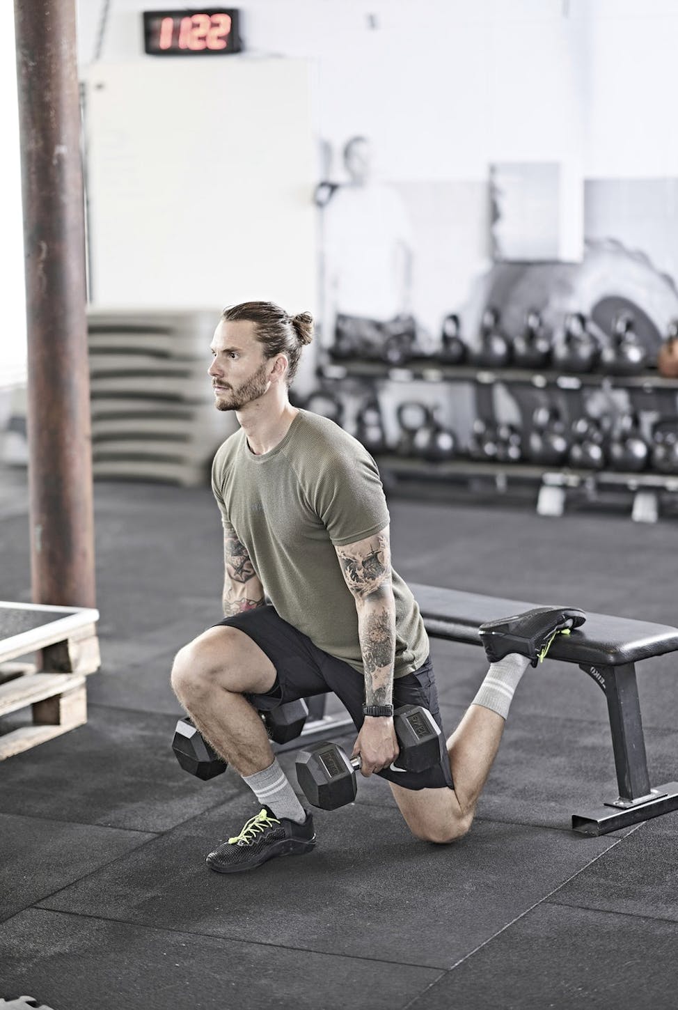 Mand, der laver bulgarian split squat