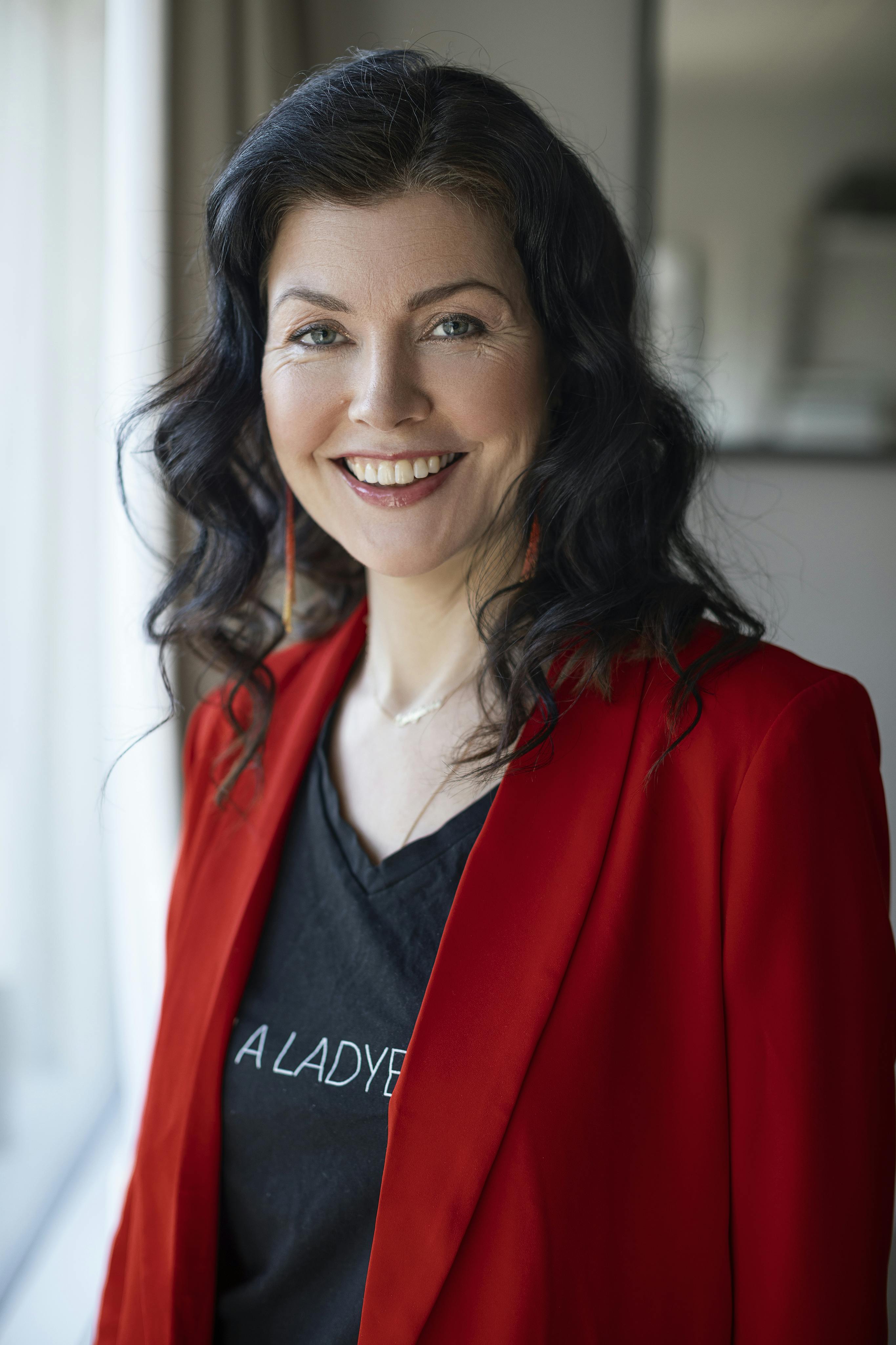 “I dag føler jeg, jeg kan klare alt. Derfor føles livet meget nemmere. Jeg har lært at være i det, selv når det værste sker.” Catrine blev skilt og vendte sine negative mønstre
