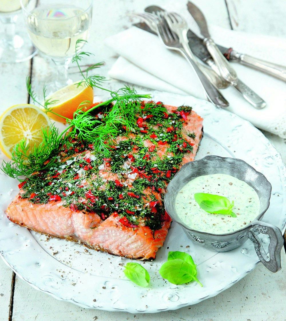 Ovnsbakt laks med grønn saus Ovnsbakt laks med grønn saus