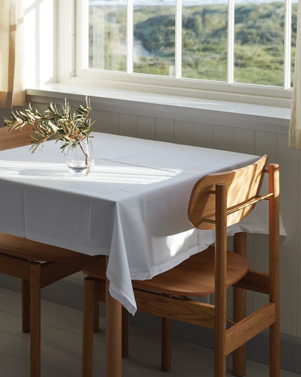 De Vester stoel in het dromerige Badehotel Svinkløv Chris Halstrom vester stoel skagerak badehotel svinklov