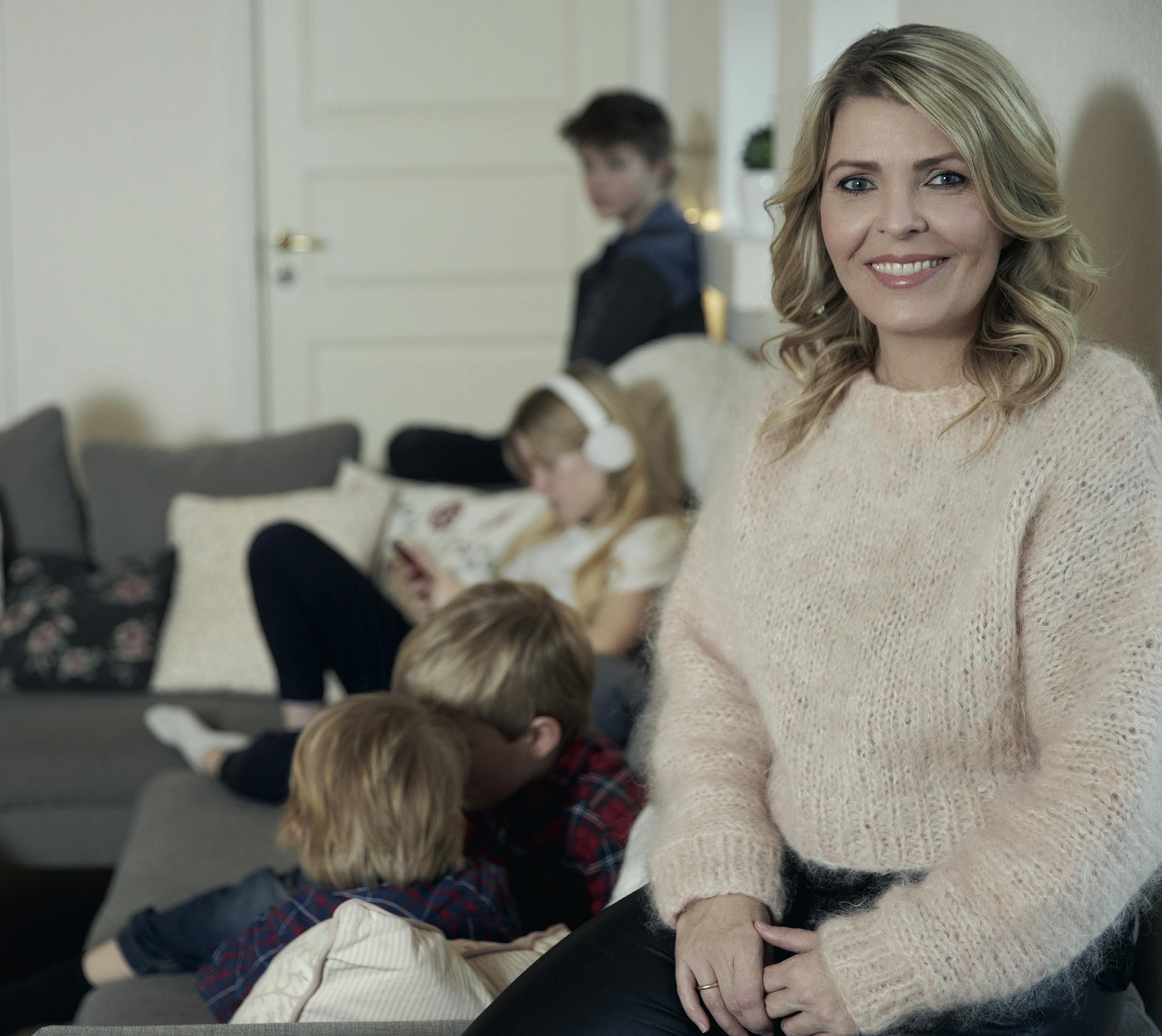 Christina har dedikeret sit liv 100% til moderskabet. Christina har dedikeret sit liv til moderskab. Hun har otte børn.