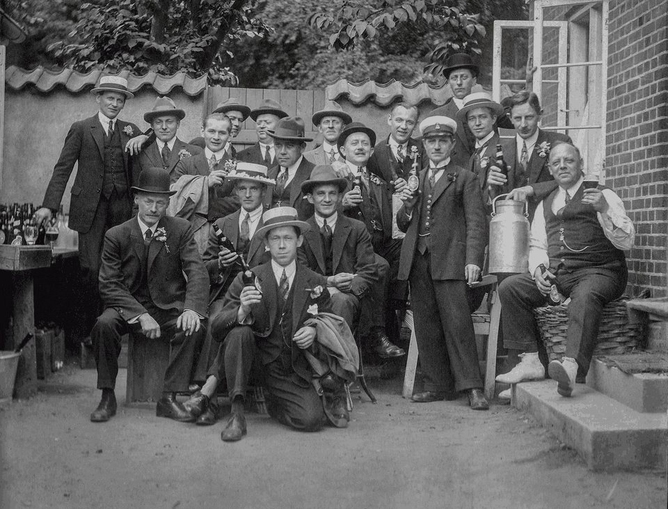 Et sort-hvid foto og et foto i farve
