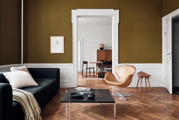 Het oude appartement heeft overal doorkijkjes naar een volgende kamer. Het oude appartement heeft overal doorkijkjes naar een volgende kamer.