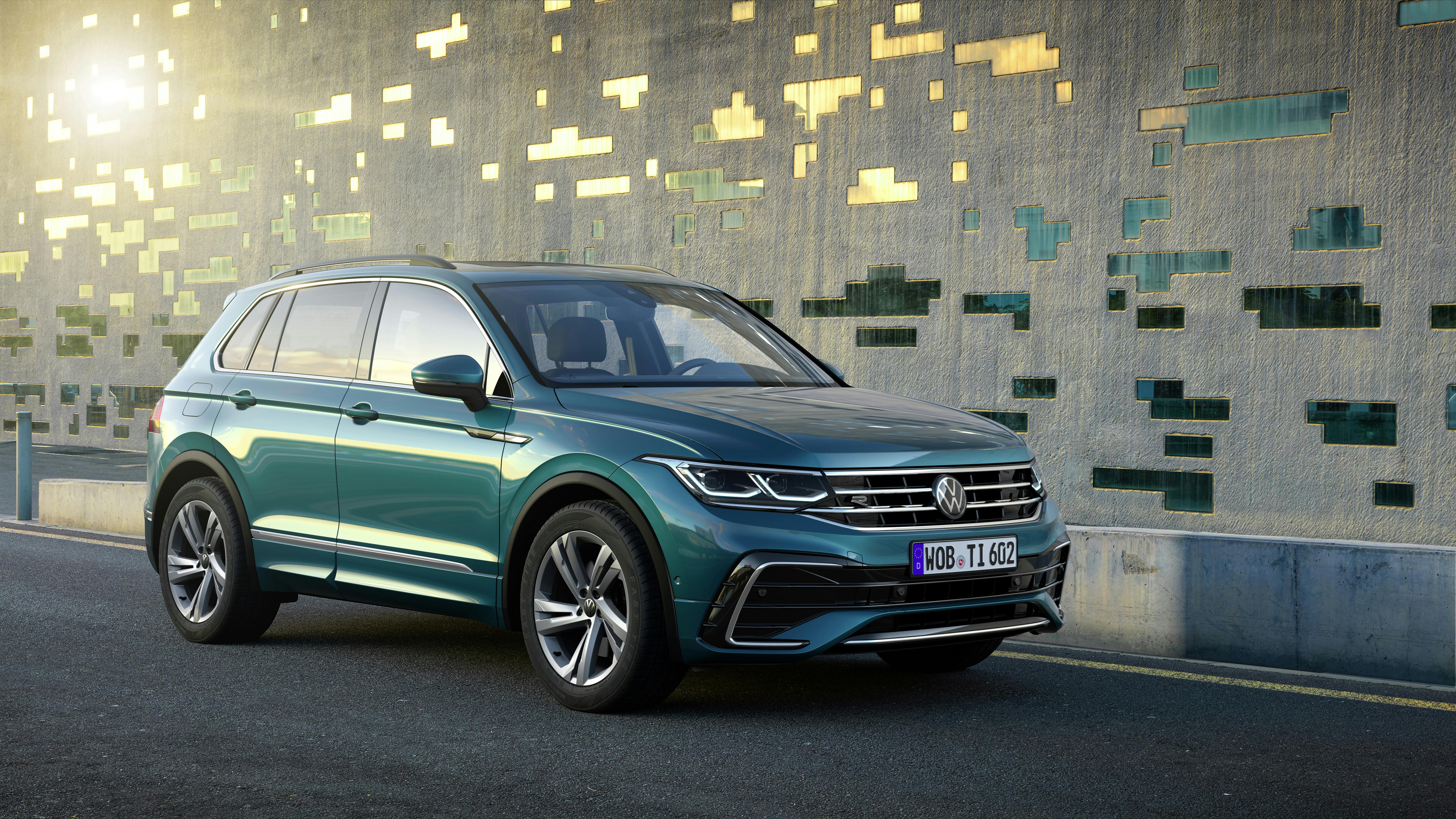 Her ses den standard og faceliftede VW Tiguan, der ankommer til Danmark til oktober 2020. VW Tiguan R-line