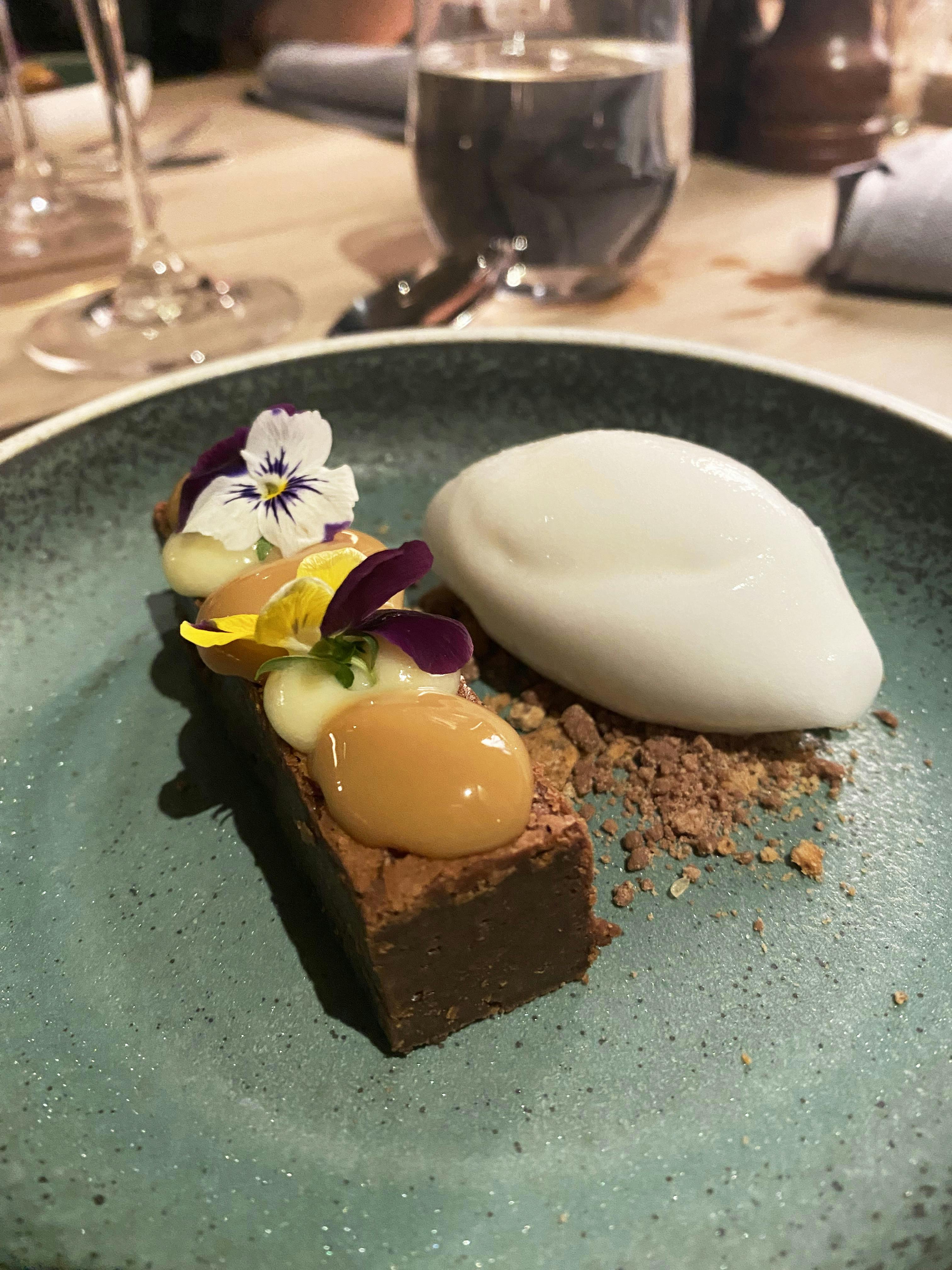 Det eksempel på, hvilken dessert du kan få på Fjordgaarden – mums! Dessert hotel Fjordgaarden