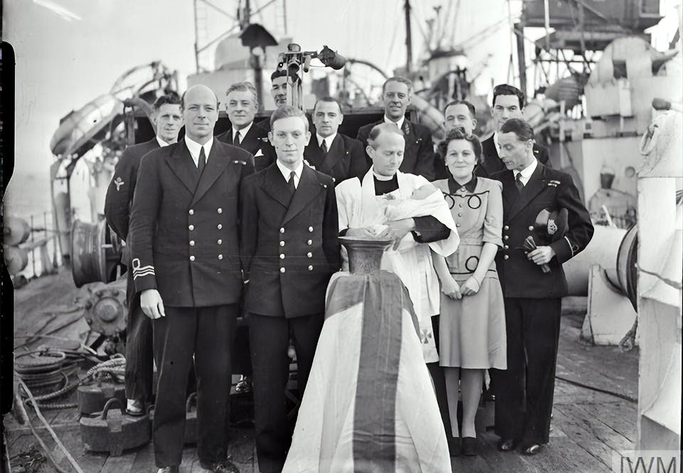 Dop i skeppsklocka ombord på en brittisk minsvepare (HMS Albury) under andra världskriget.