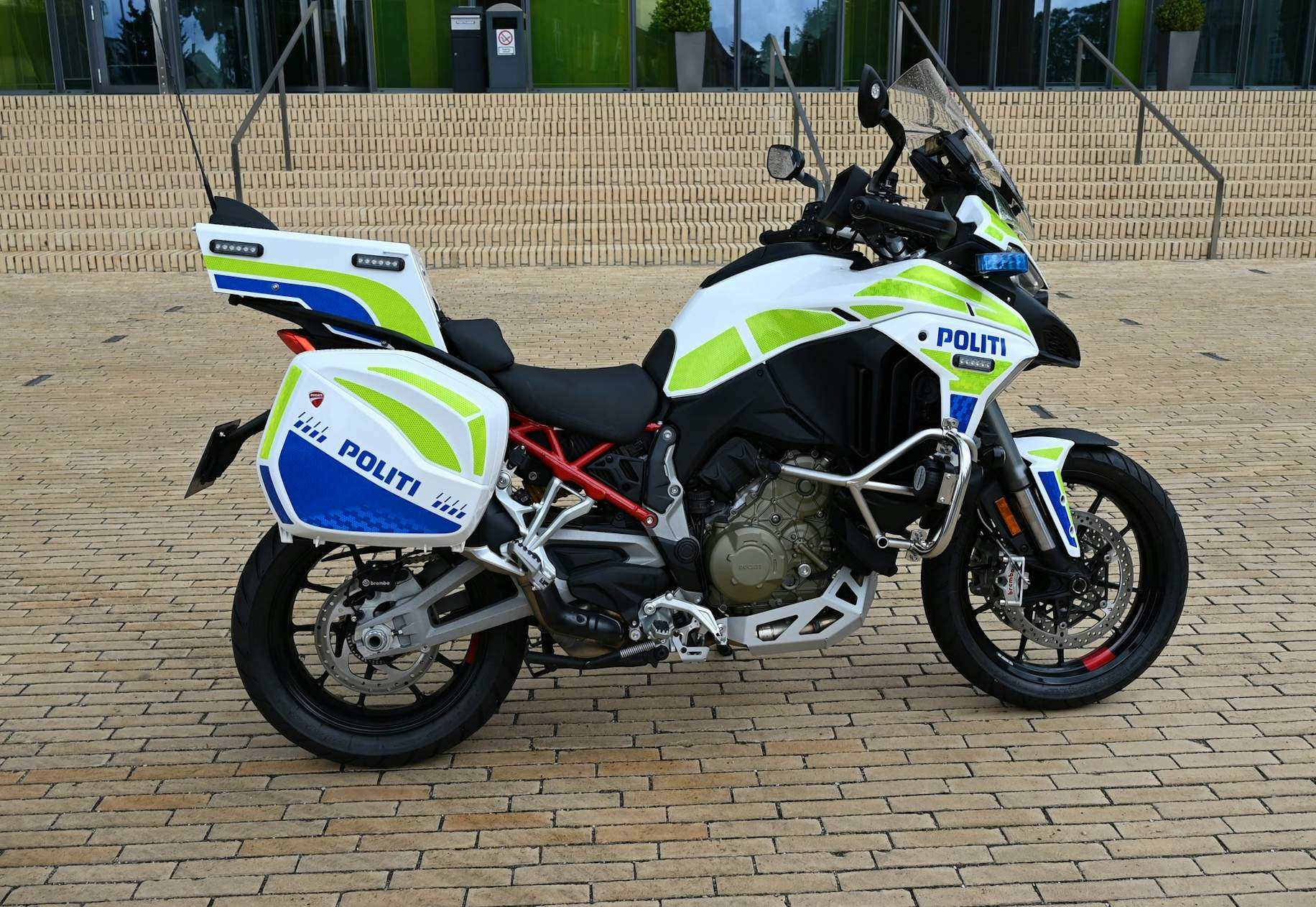 billet solidaritet læbe Video: Politiet får sine første Ducati patruljemotorcykler | Bilmagasinet.dk