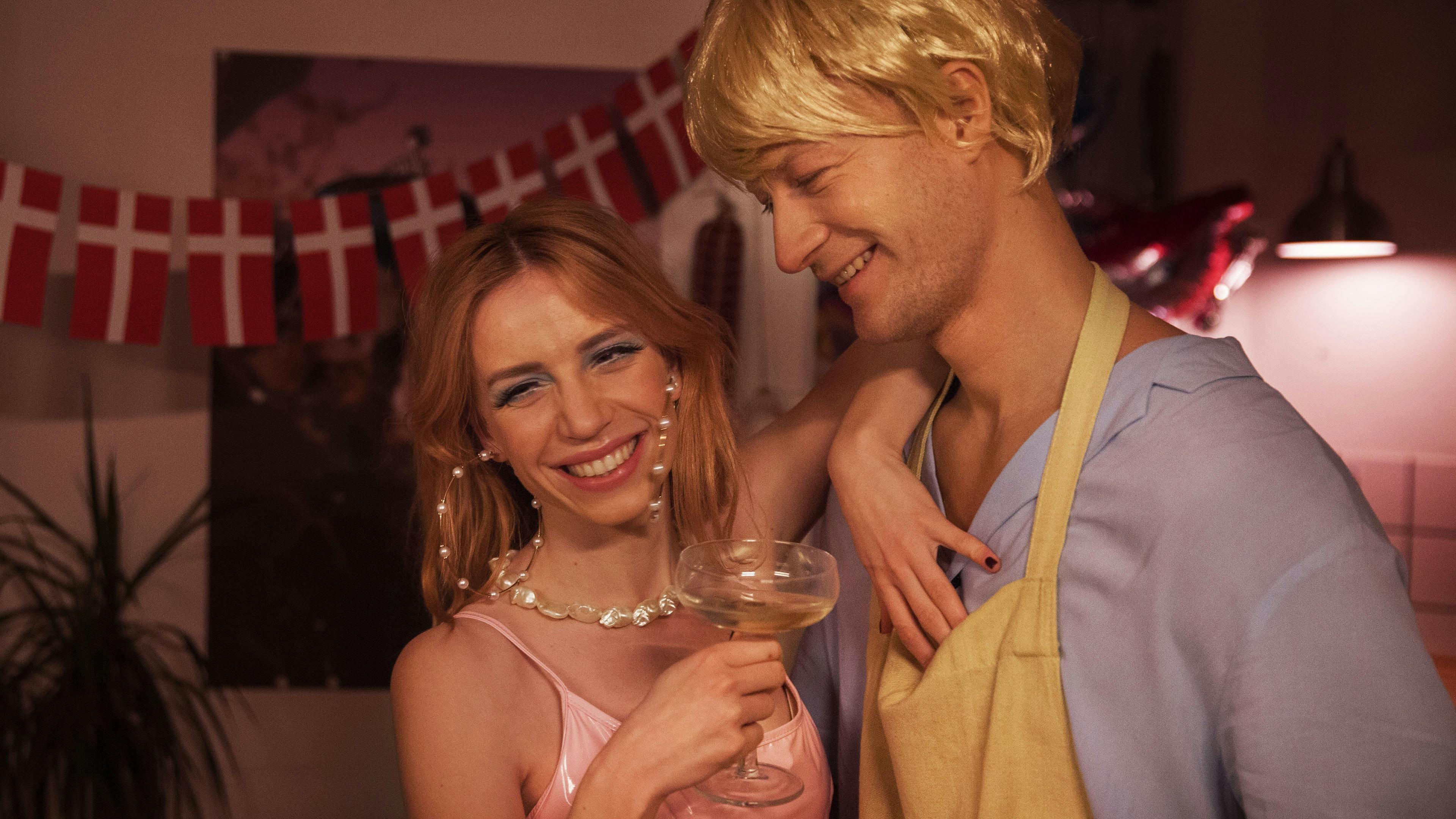 Killjoy handler om en ung kvindes vej igennem livet. TV2-serien Killjoy