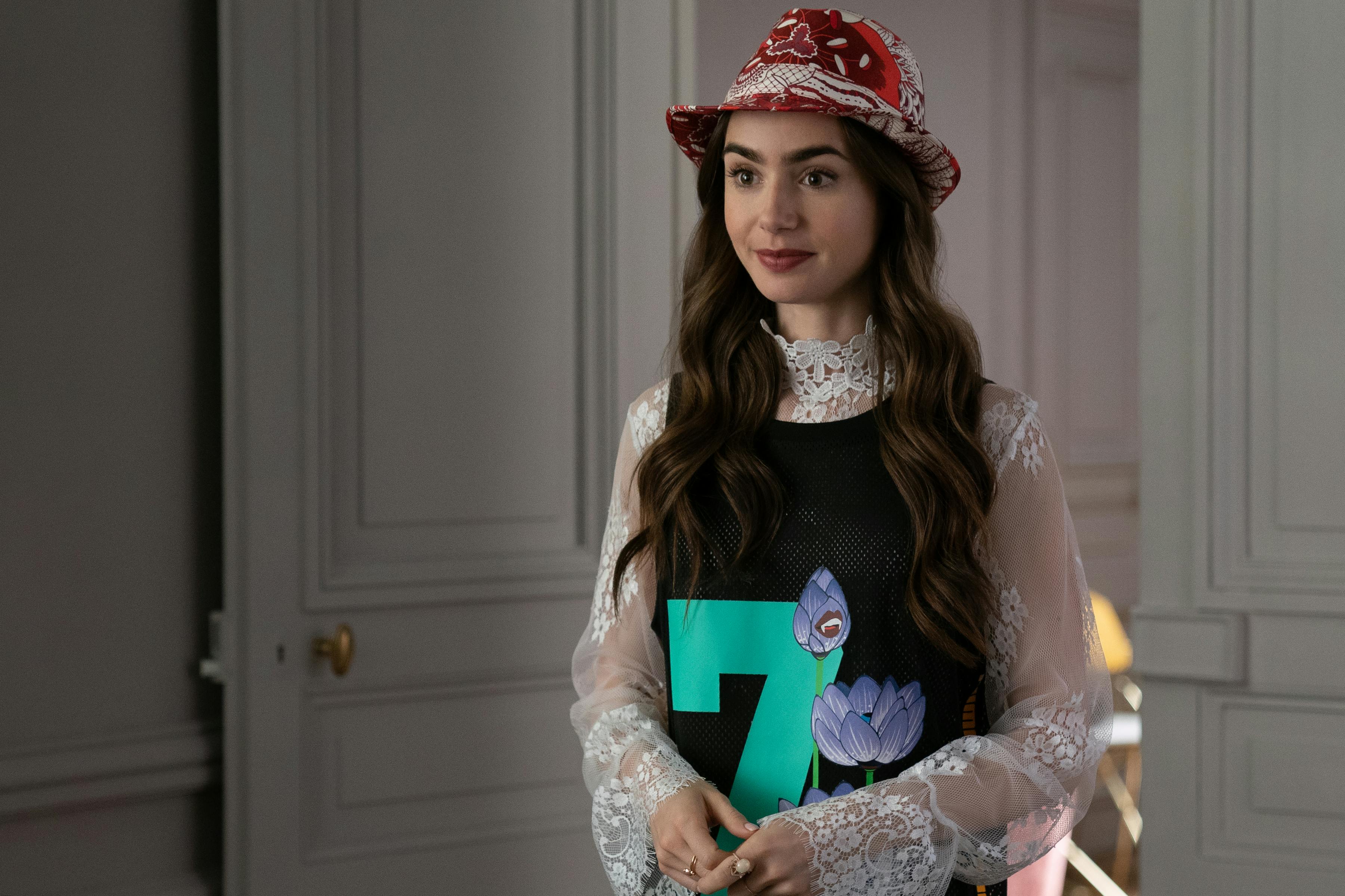 Det er et lidt useriøst undskyldningsbrev Emily sender til Camille. Emily fra Emily in Paris