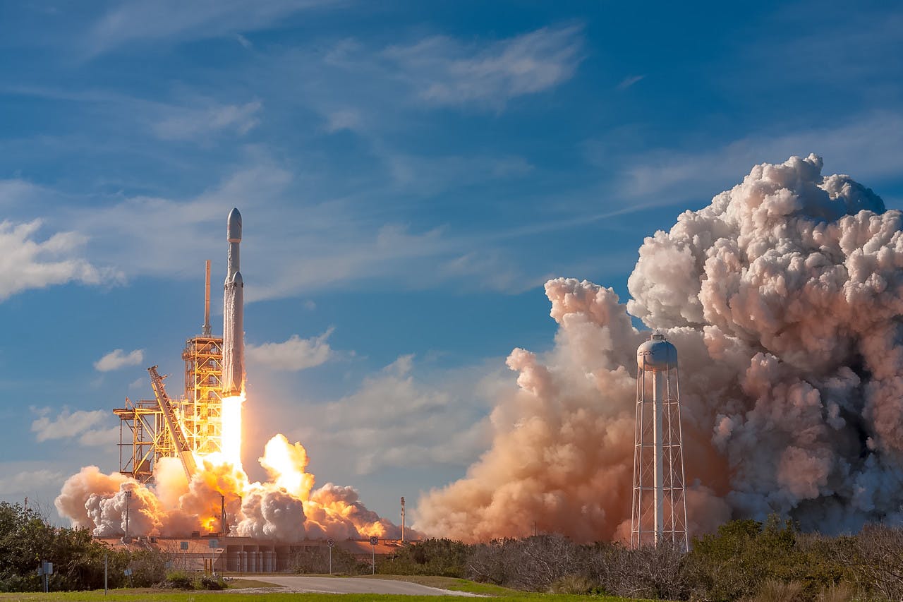 Falcon Heavy -raketin laukaisu