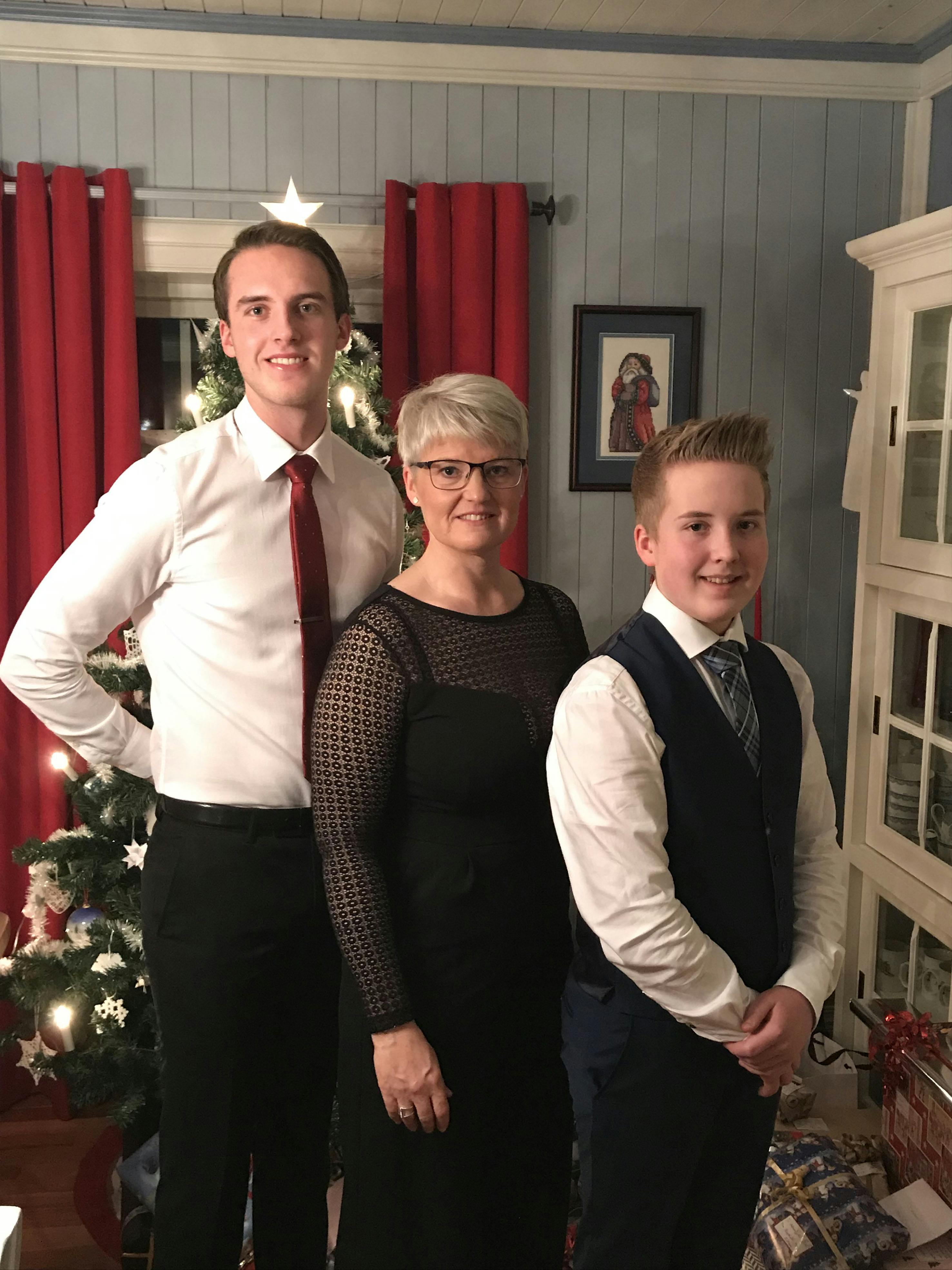 Ramona Lind sammen med familien
